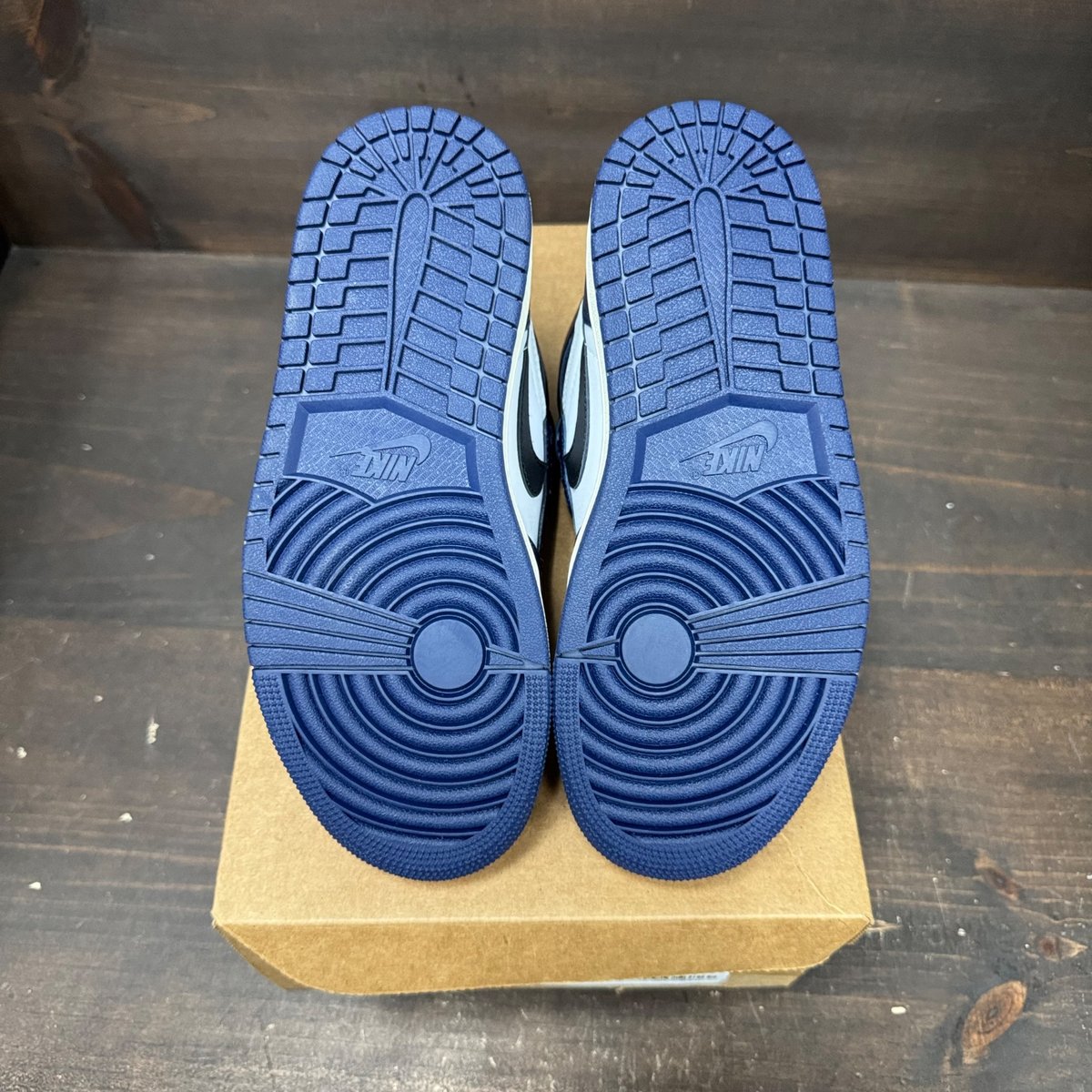 Jordan 1 Retro High OG Midnight Navy Size 5 - box