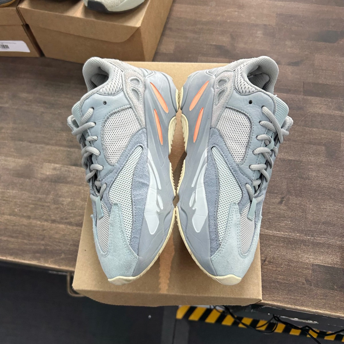 adidas Yeezy Boost 700 Inertia Size 7.5 (Pre-Owned) - Image 3