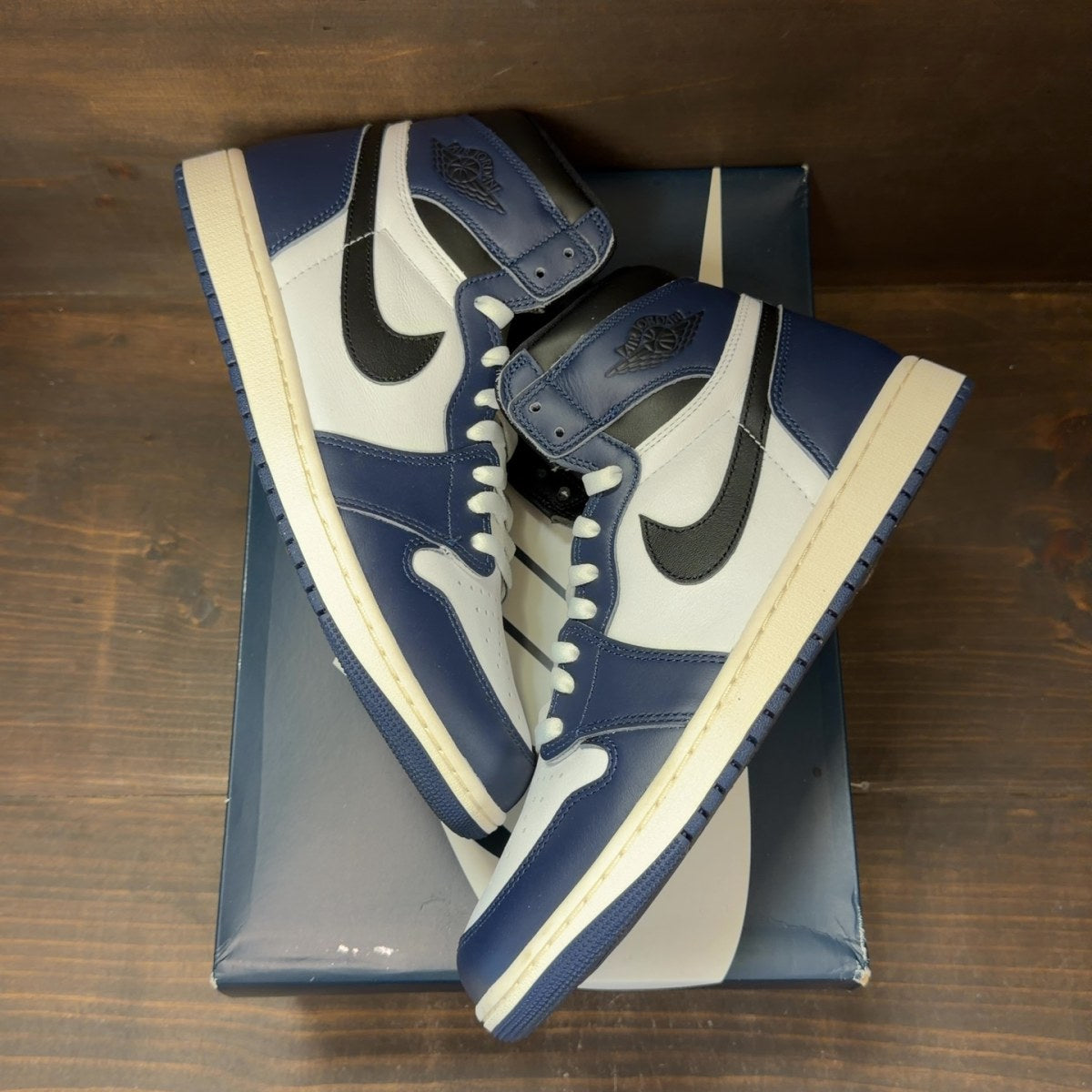 Jordan 1 Retro High OG Midnight Navy - Image 2