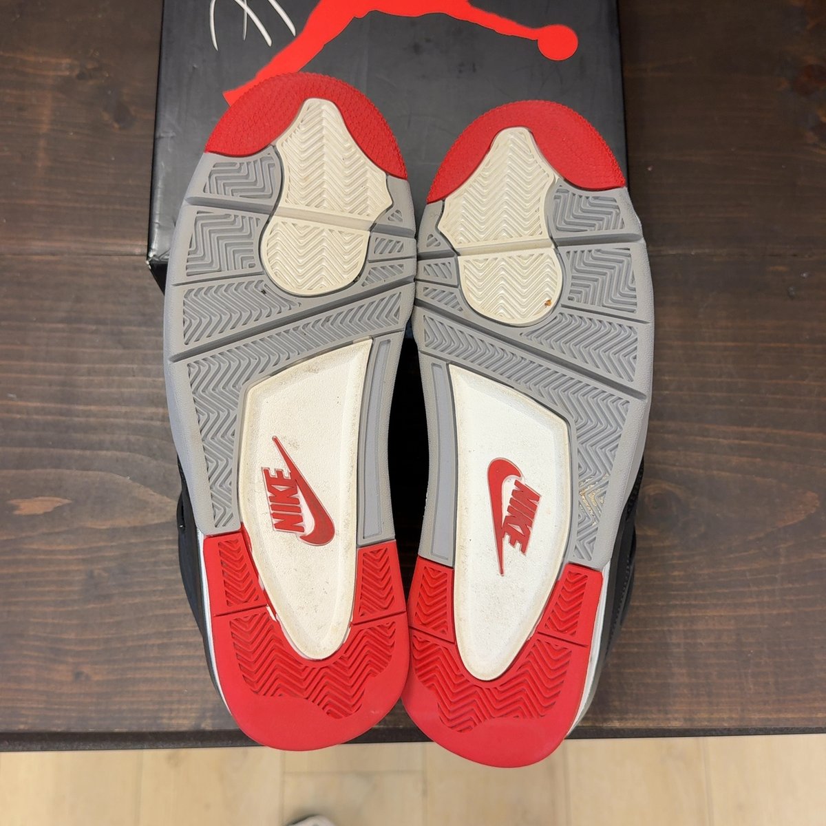 Jordan 4 Retro Bred (2019) Size 10.5 (Pre-Owned) - aux