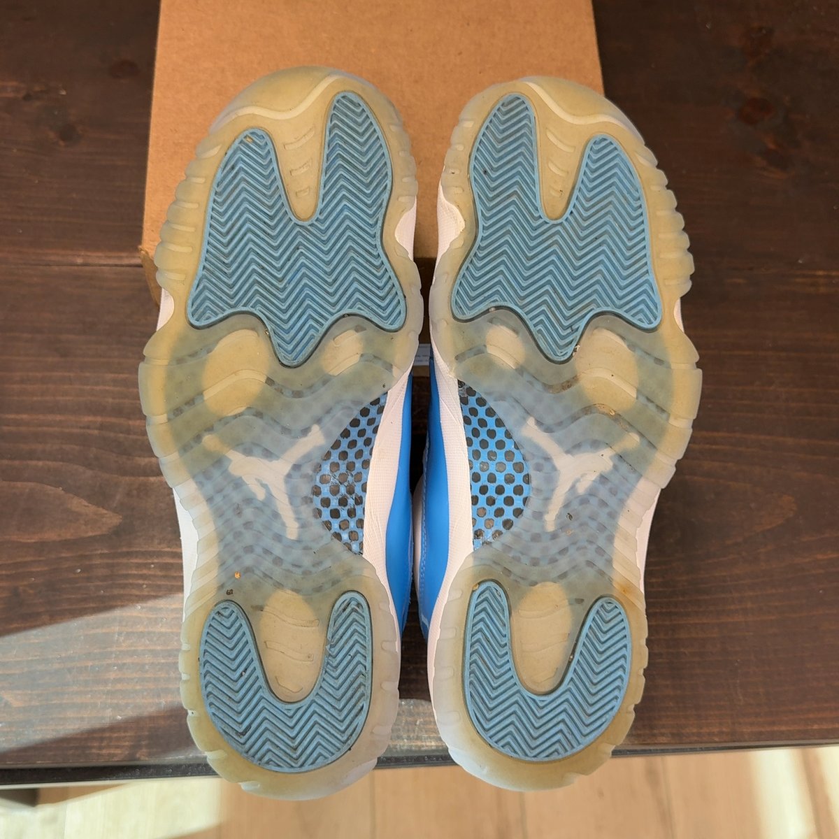 Jordan 11 Retro Low University Blue (2026) Size 10.5 (Pre-Owned) - aux