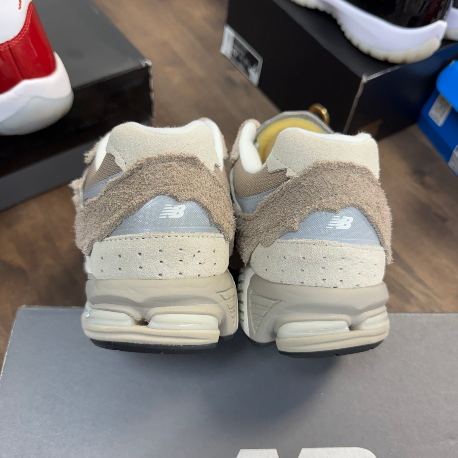 Protection Pack Driftwood New Balance 2002R (USED)