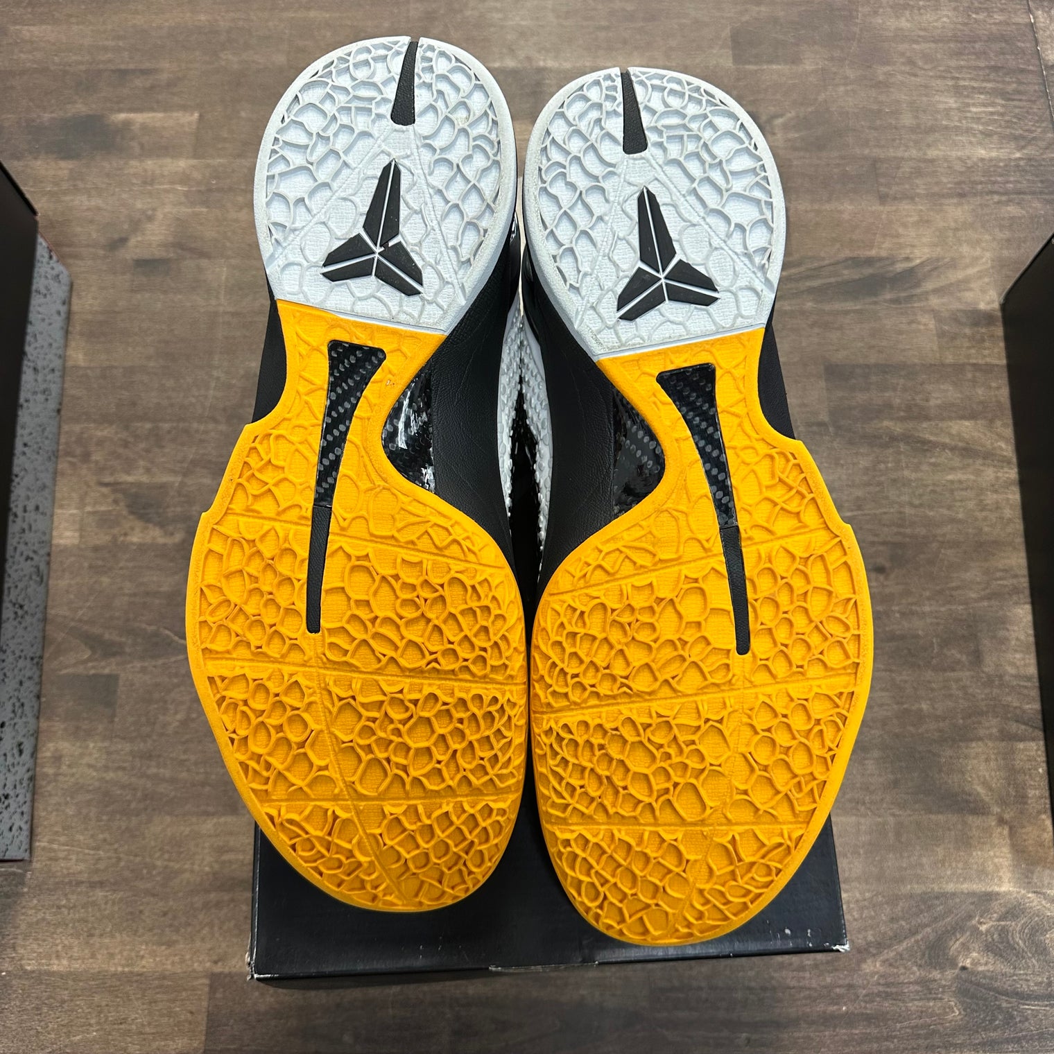 White Del Sol Kobe 6 Protro (USED)