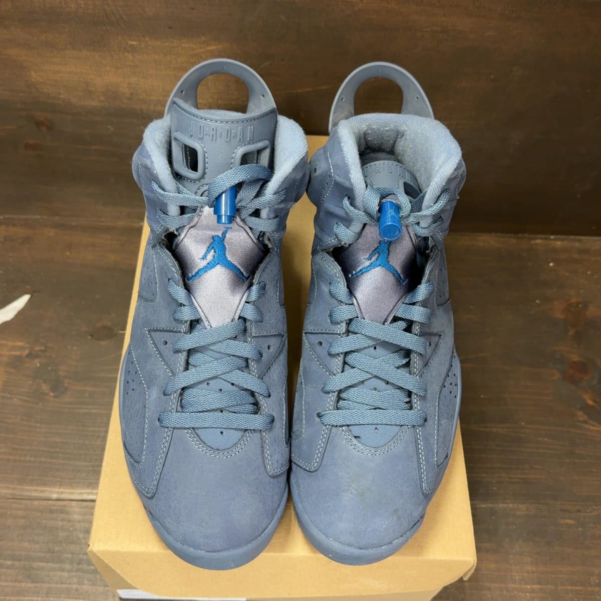 Jordan 6 Retro Diffused Blue Size 8.5 (Pre-Owned) - tag
