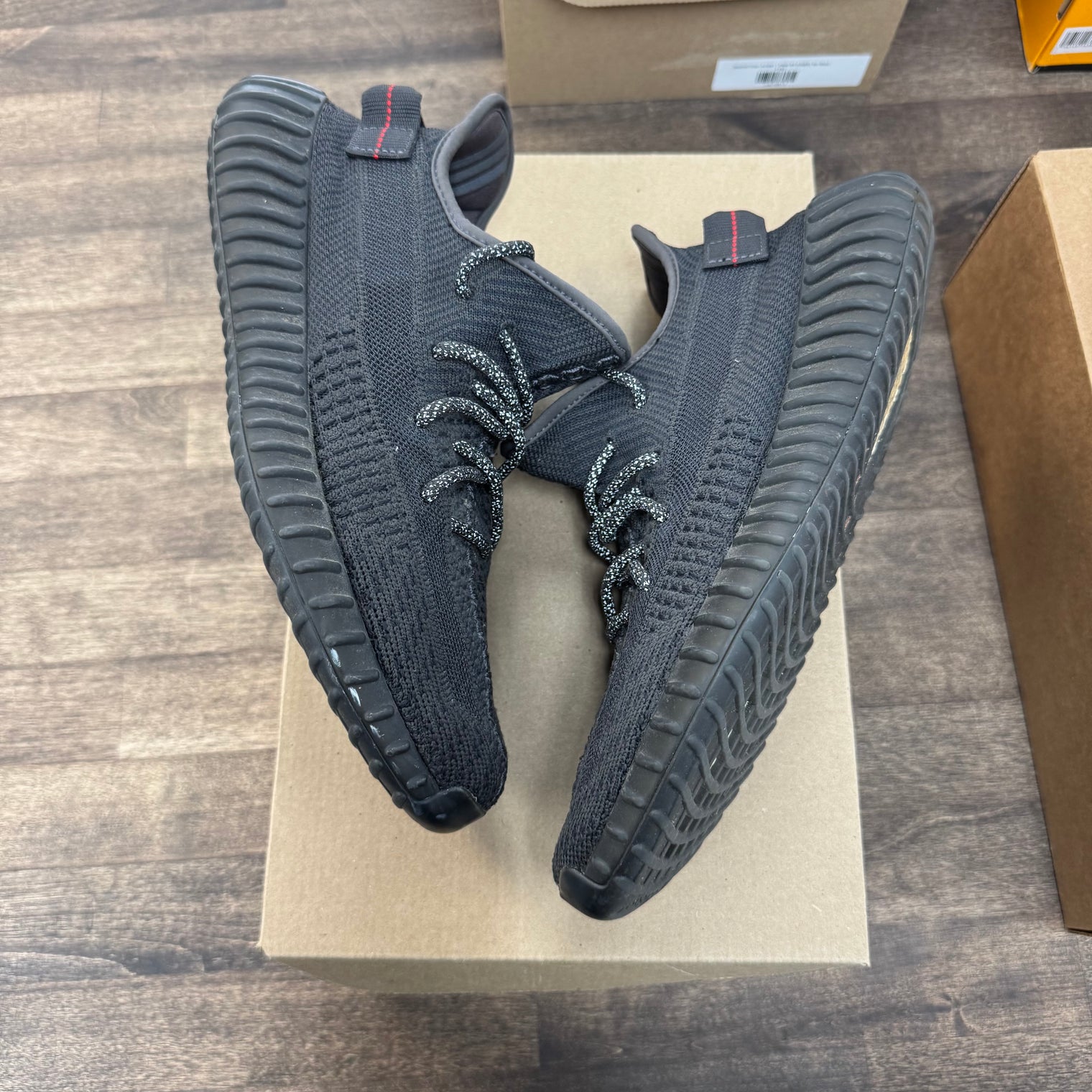 Black Static Yeezy 350 (USED,No Box)