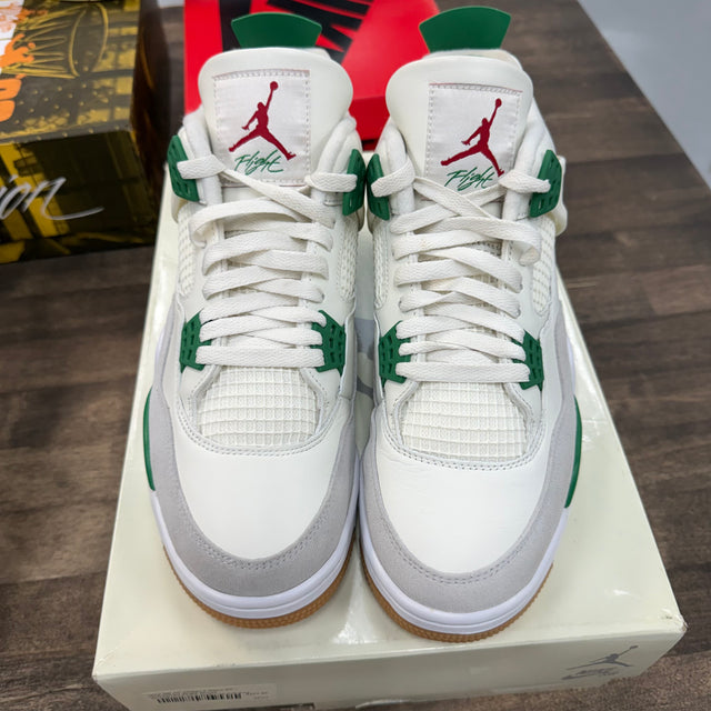 Jordan 4 Retro SB Pine Green (USED)