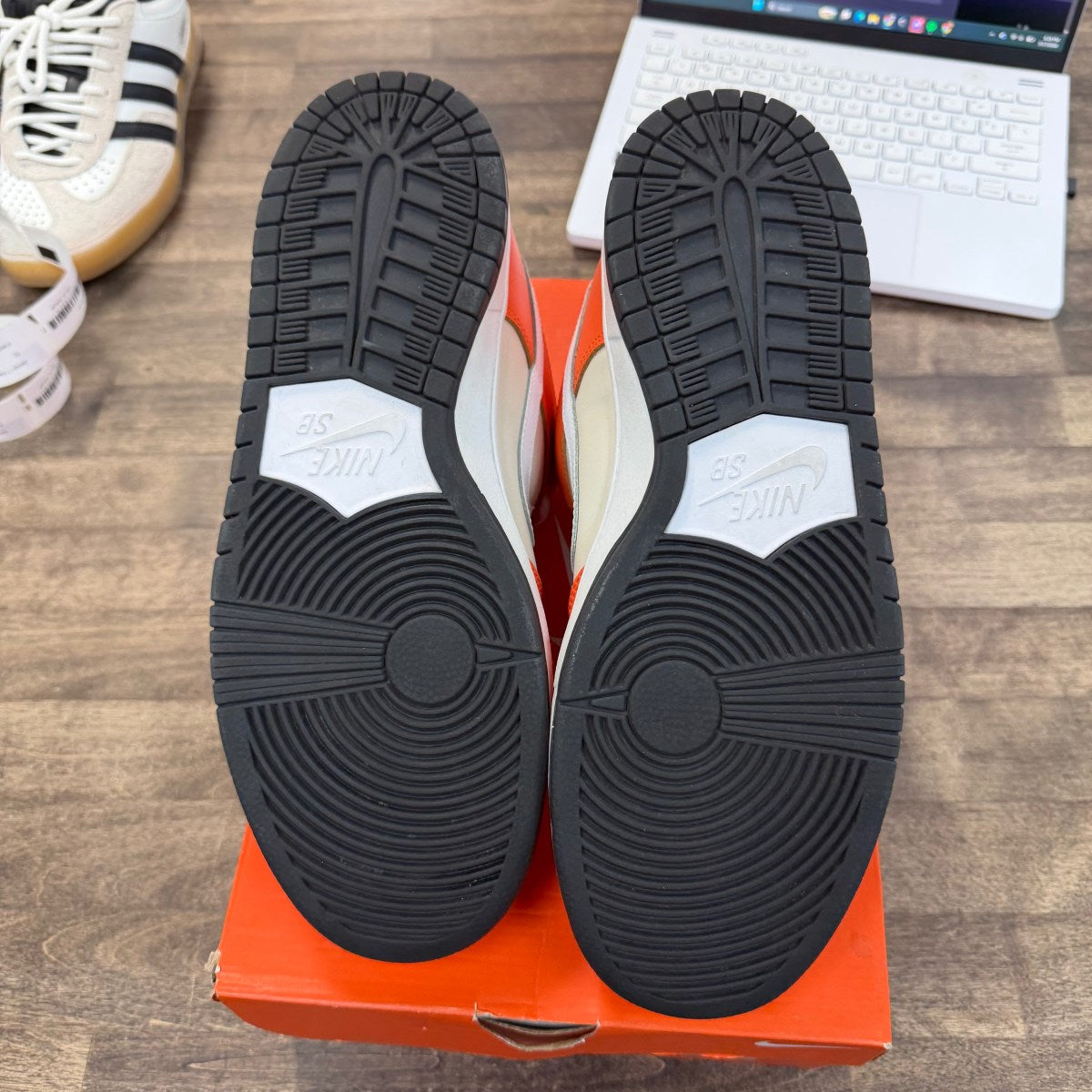 Nike SB Dunk Low Orange Box Size 11.5 (Pre-Owned) - Image 4