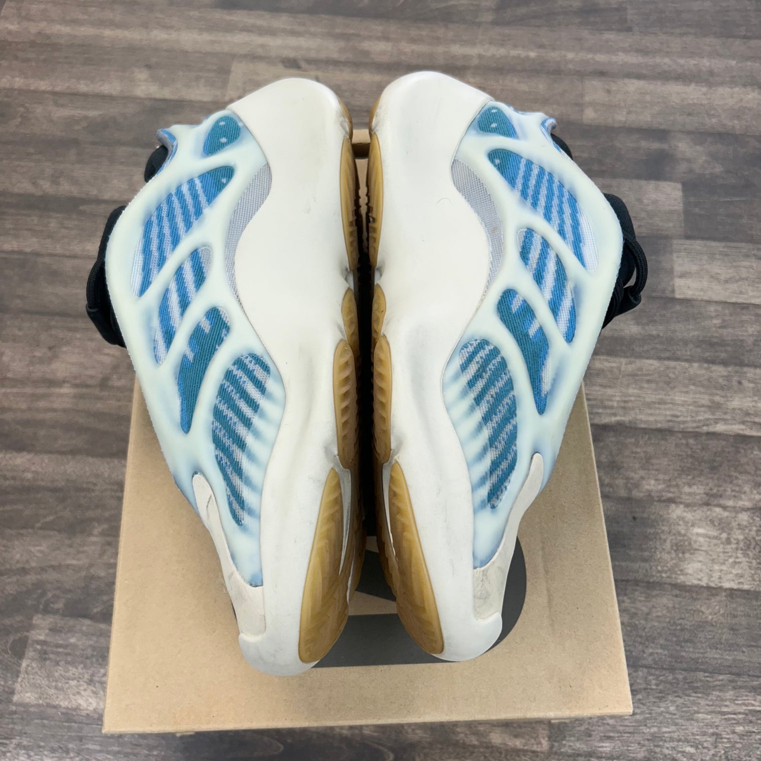 Kyanite Yeezy 700 V3 (USED)