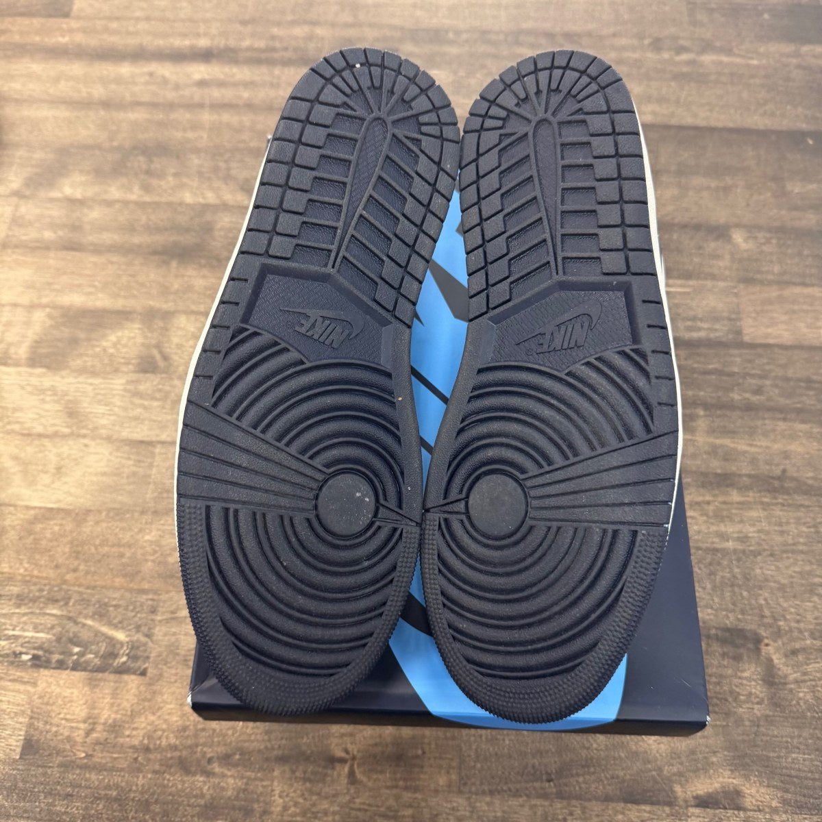 Jordan 1 Low OG Obsidian UNC - Image 5