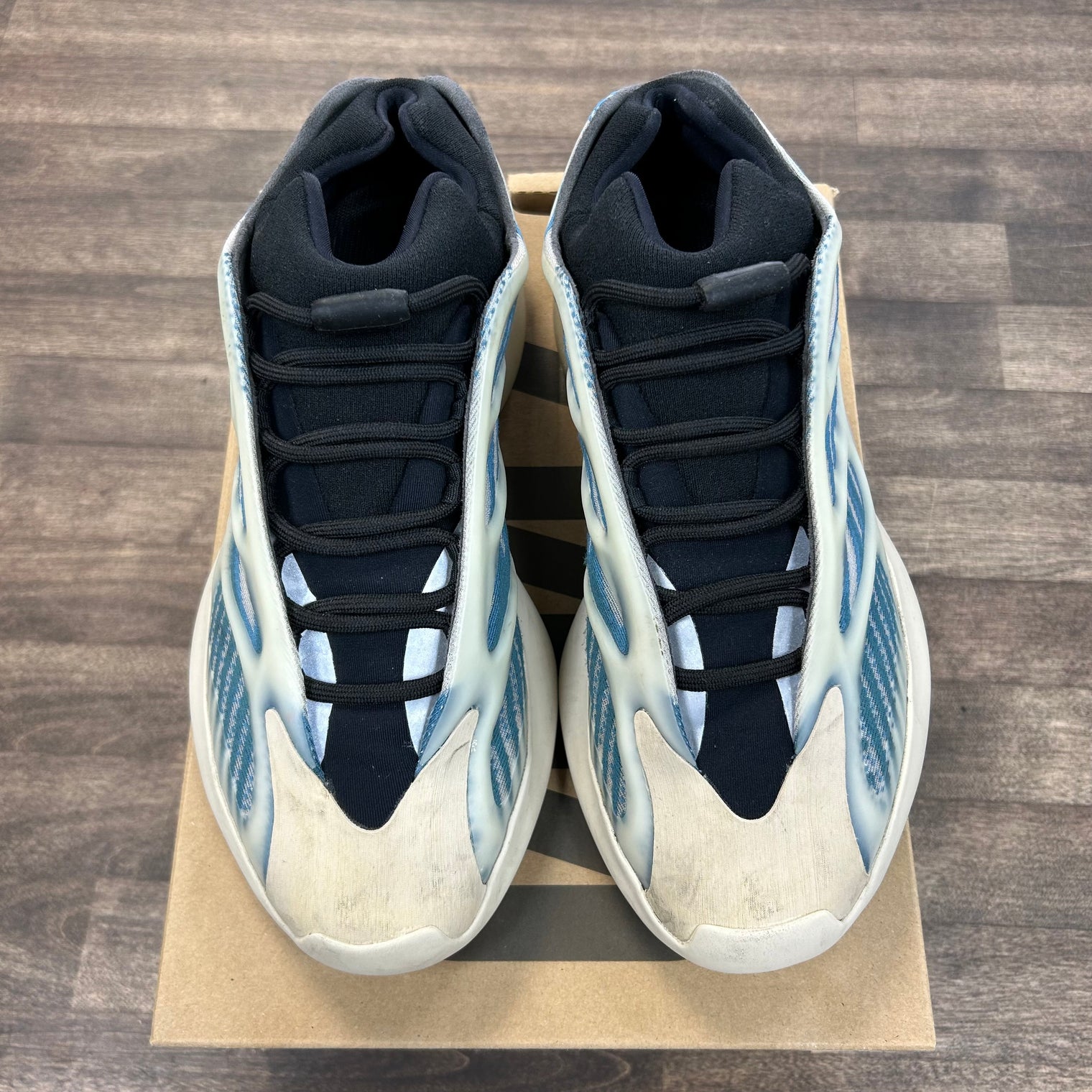 Kyanite Yeezy 700 V3 (USED)