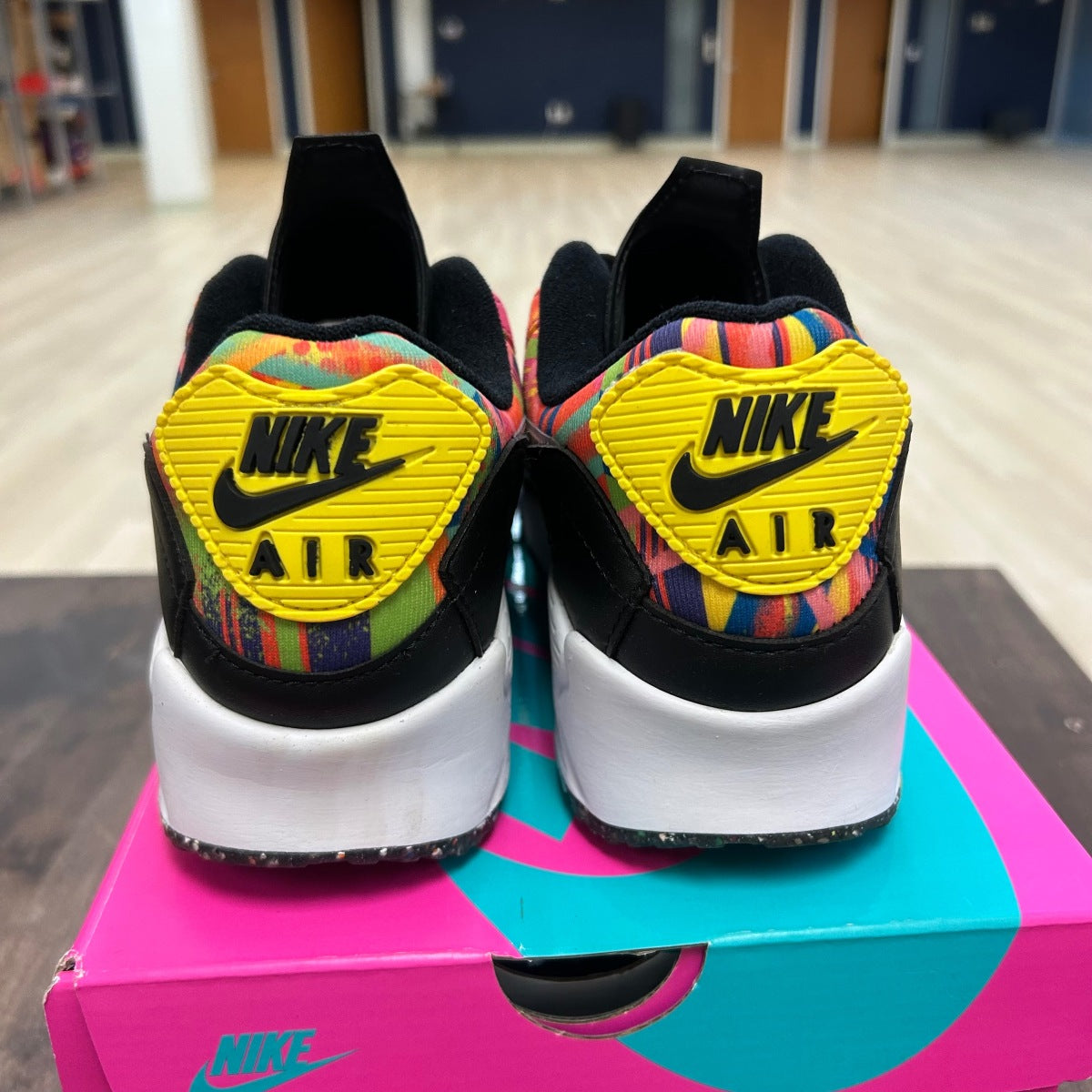 Nike Air Max 90 Familia - Image 4