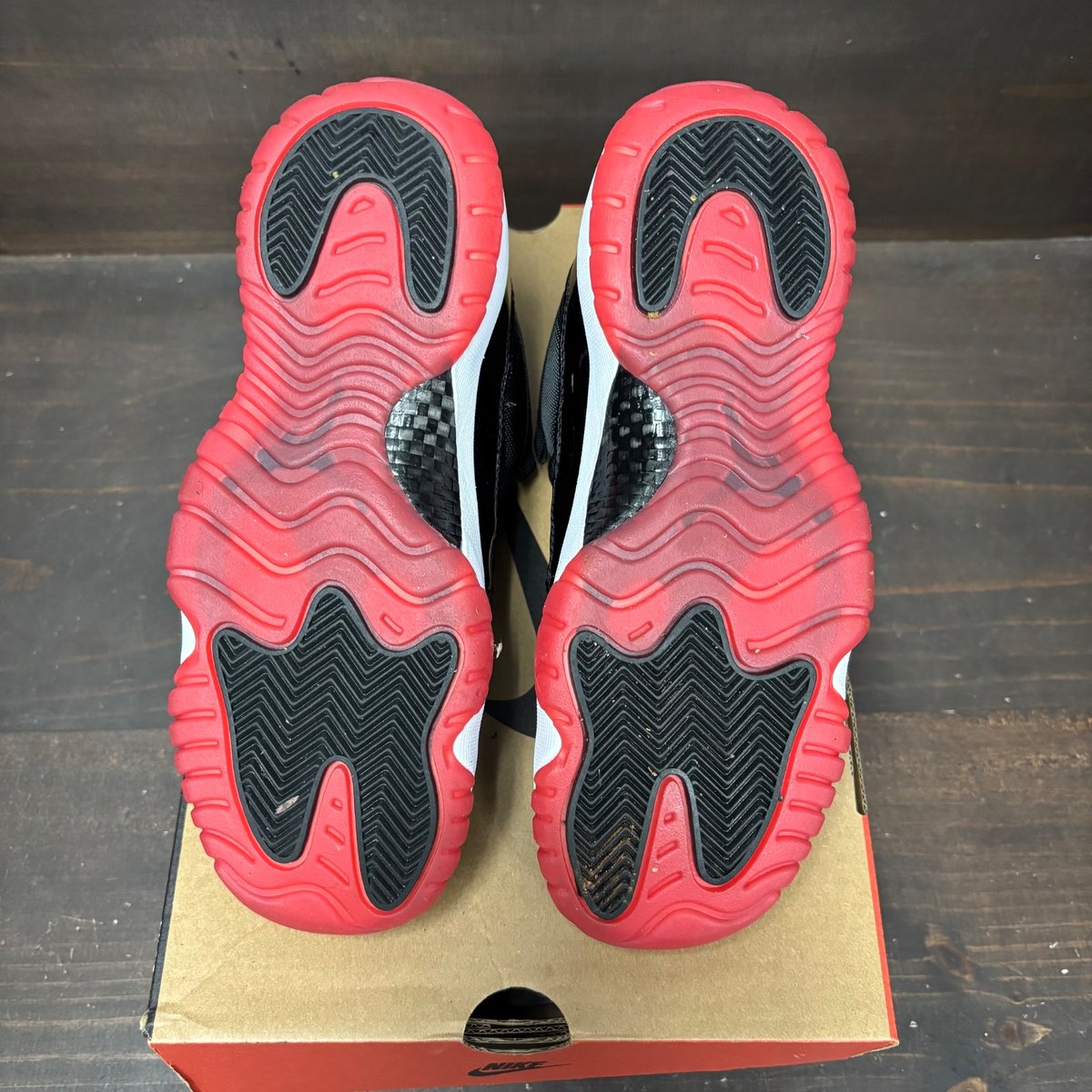 Jordan 11 Retro Low Bred (GS) (2025) Size 6Y (Pre-Owned) - box