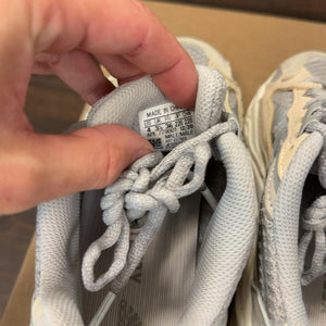 adidas Yeezy Boost 700 V2 Cream Size 4 (Pre-Owned) - Image 7