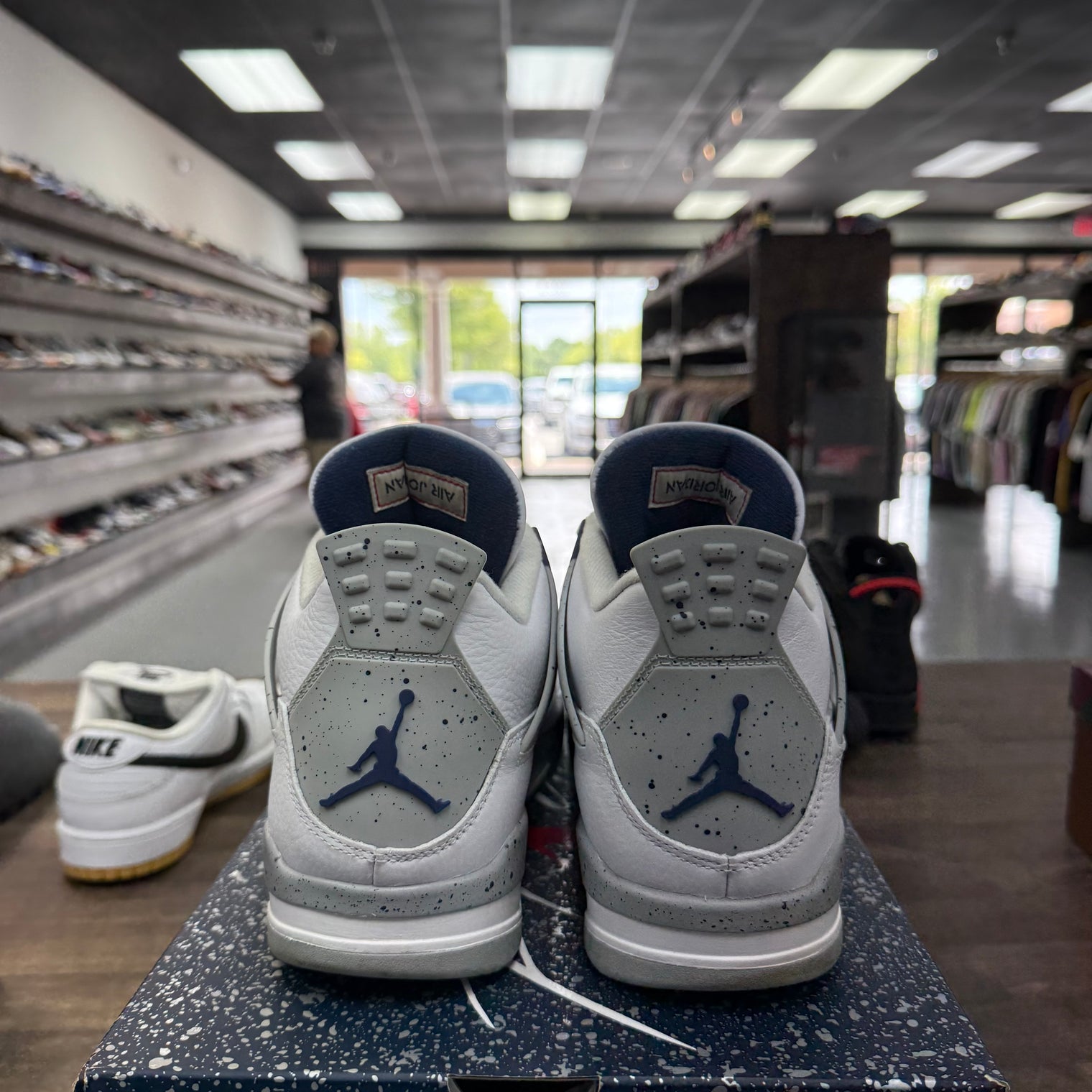 Midnight Navy Jordan 4 (USED)
