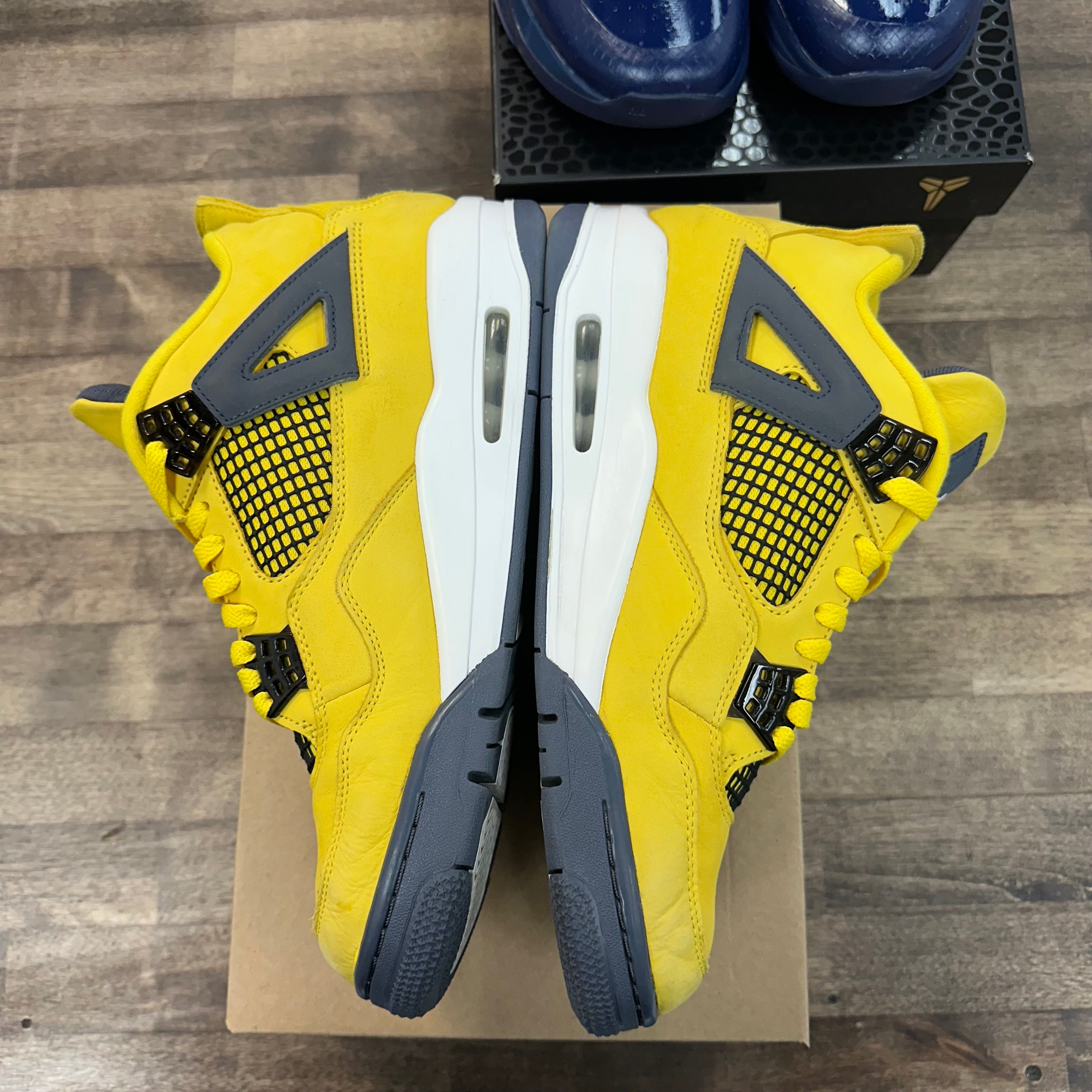 Jordan 4 Retro Lightning (2021) Size 10 (Pre-Owned)