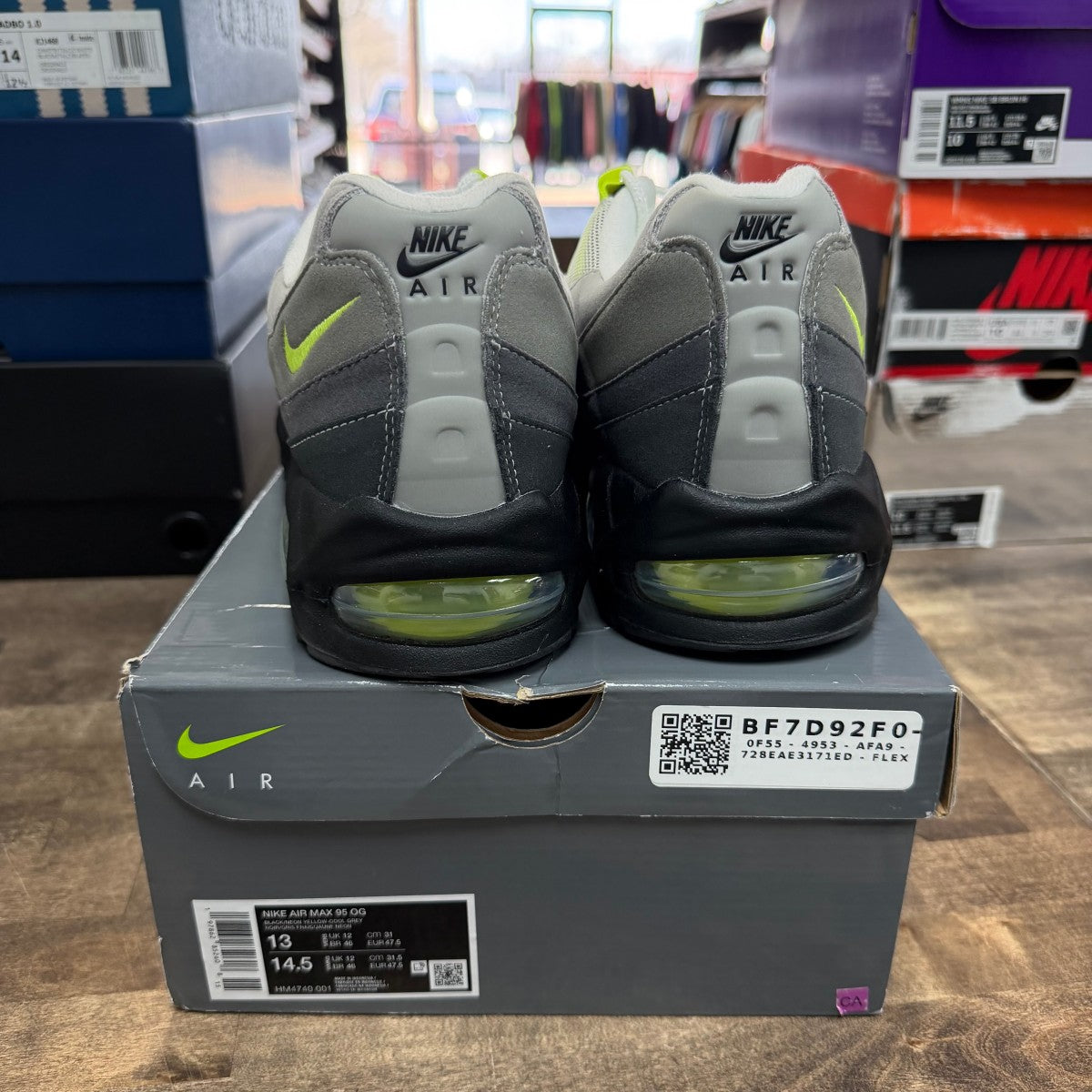 Nike Air Max 95 OG Big Bubble Neon (2025/2026) Size 13 (Pre-Owned) - Image 3