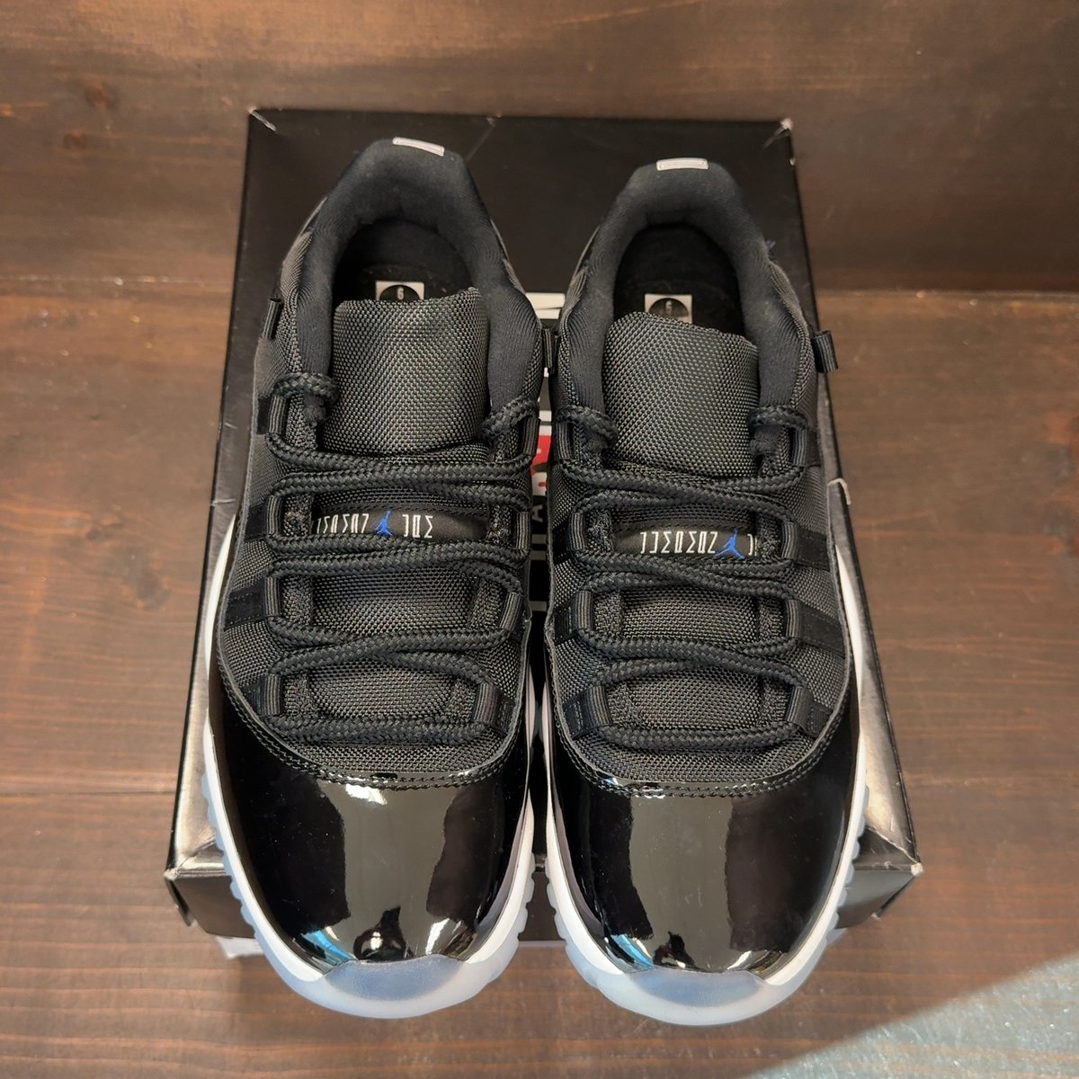 Jordan 11 Retro Low Space Jam Size 9 (Pre-Owned) - tag