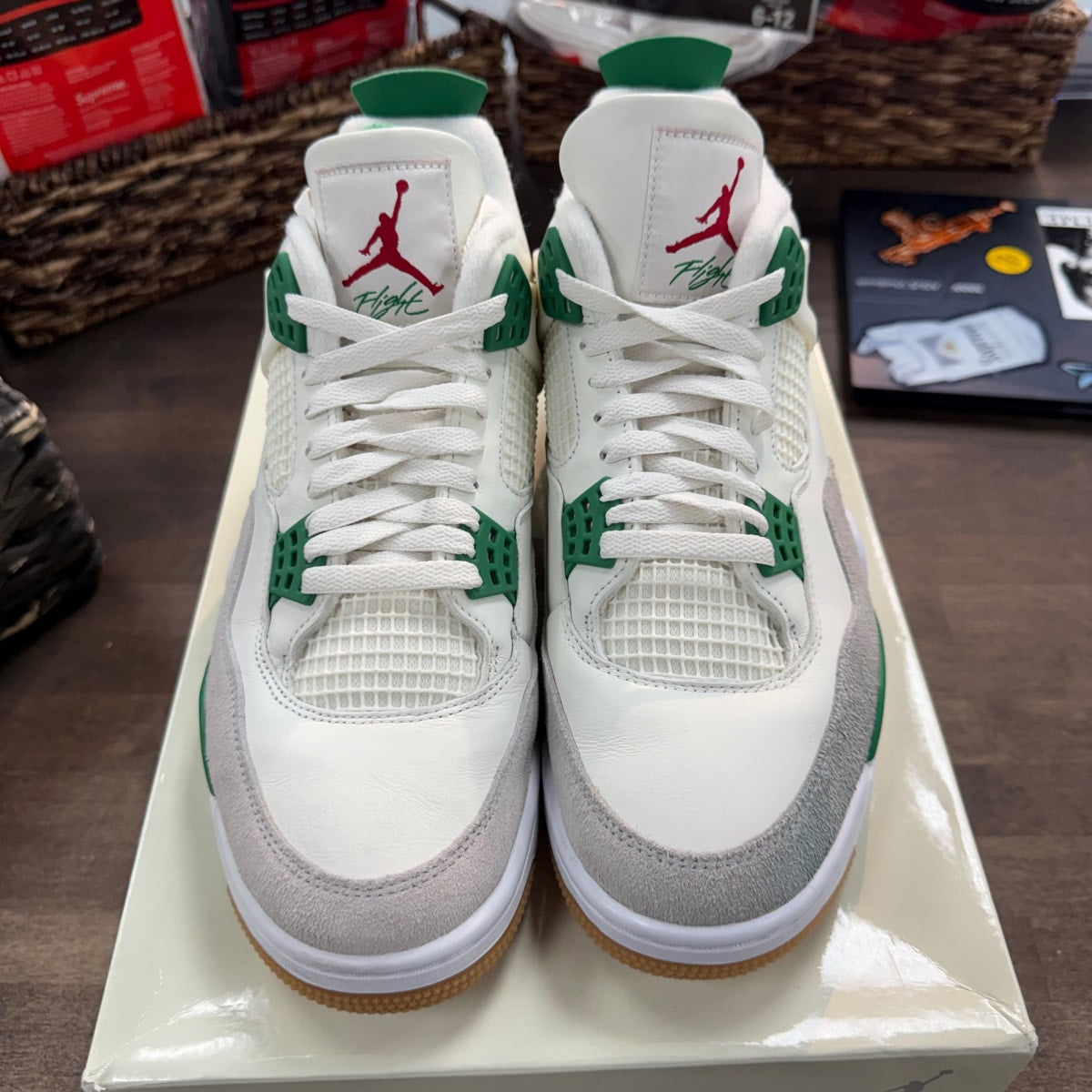 Jordan 4 Retro SB Pine Green Size 10.5 (Pre-Owned) - Image 3