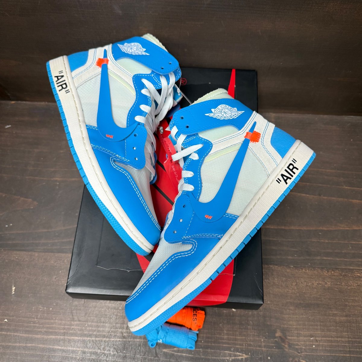 Jordan 1 Retro High Off-White University Blue Size 10.5 (Pre-Owned) - tag