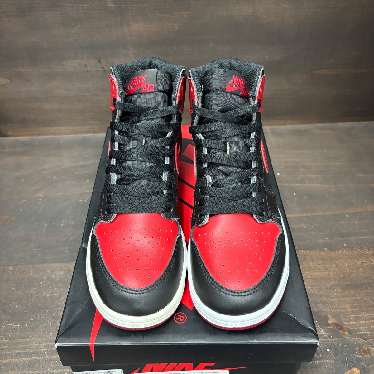 Jordan 1 Retro Bred Banned (2016) (GS) Size 6Y (Pre-Owned) - side