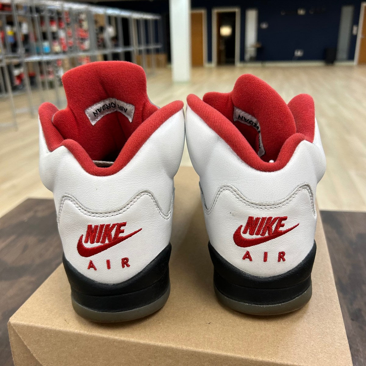 Jordan 5 Retro Fire Red Silver Tongue (2020) (GS) Size 6.5Y (Pre-Owned) - Image 4