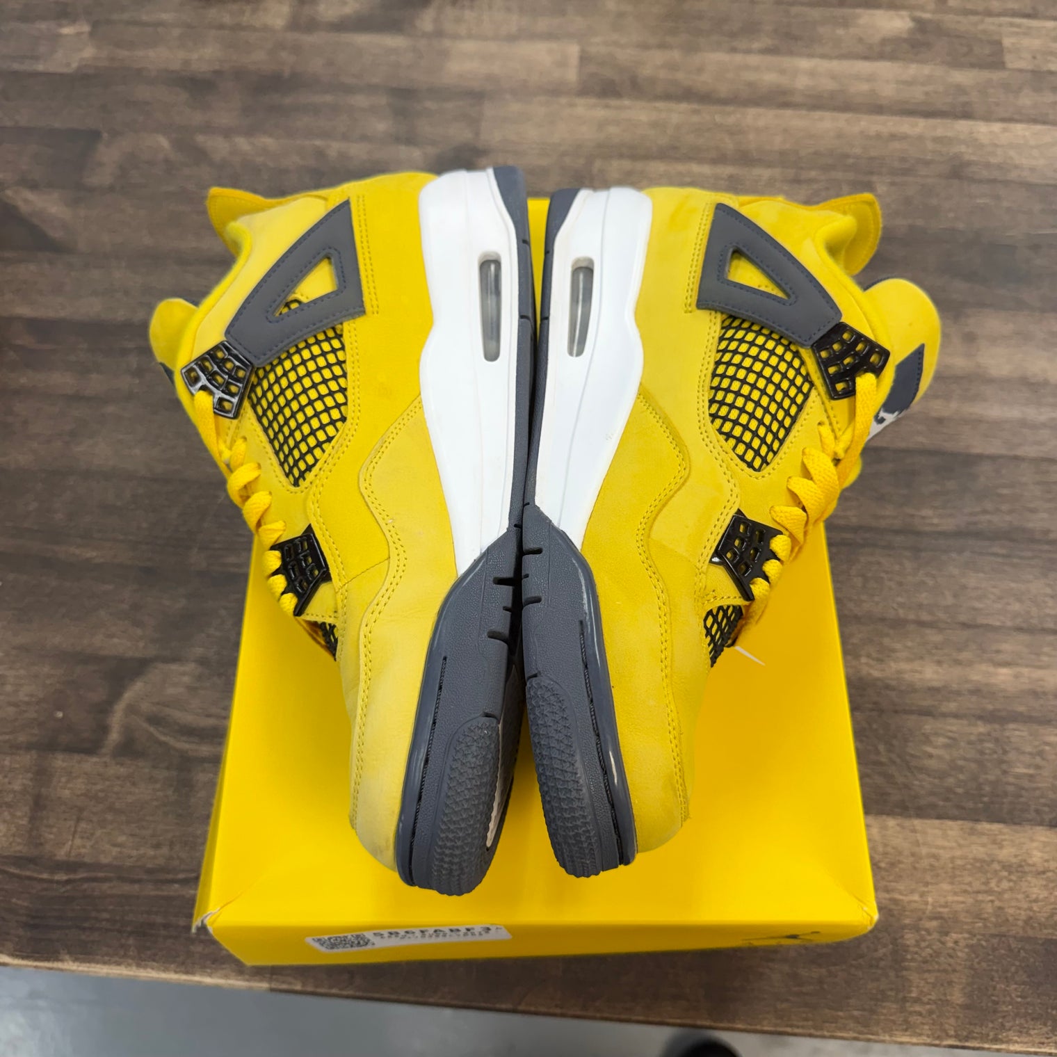 Lightning Jordan 4 Retro (USED)