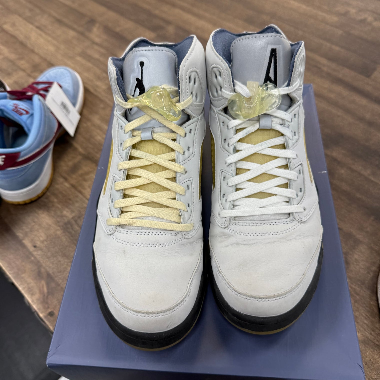 A Ma Maniere Dawn Jordan 5 (W) (USED)