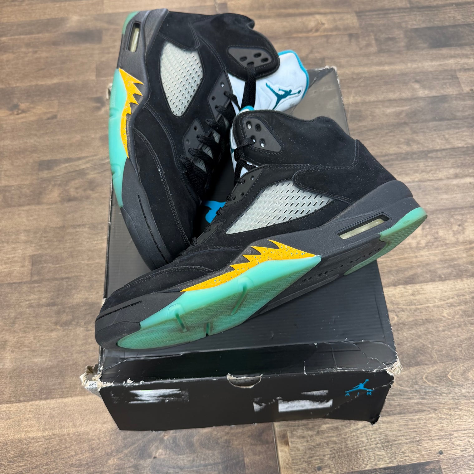 Aqua Jordan 5 Retro (USED)
