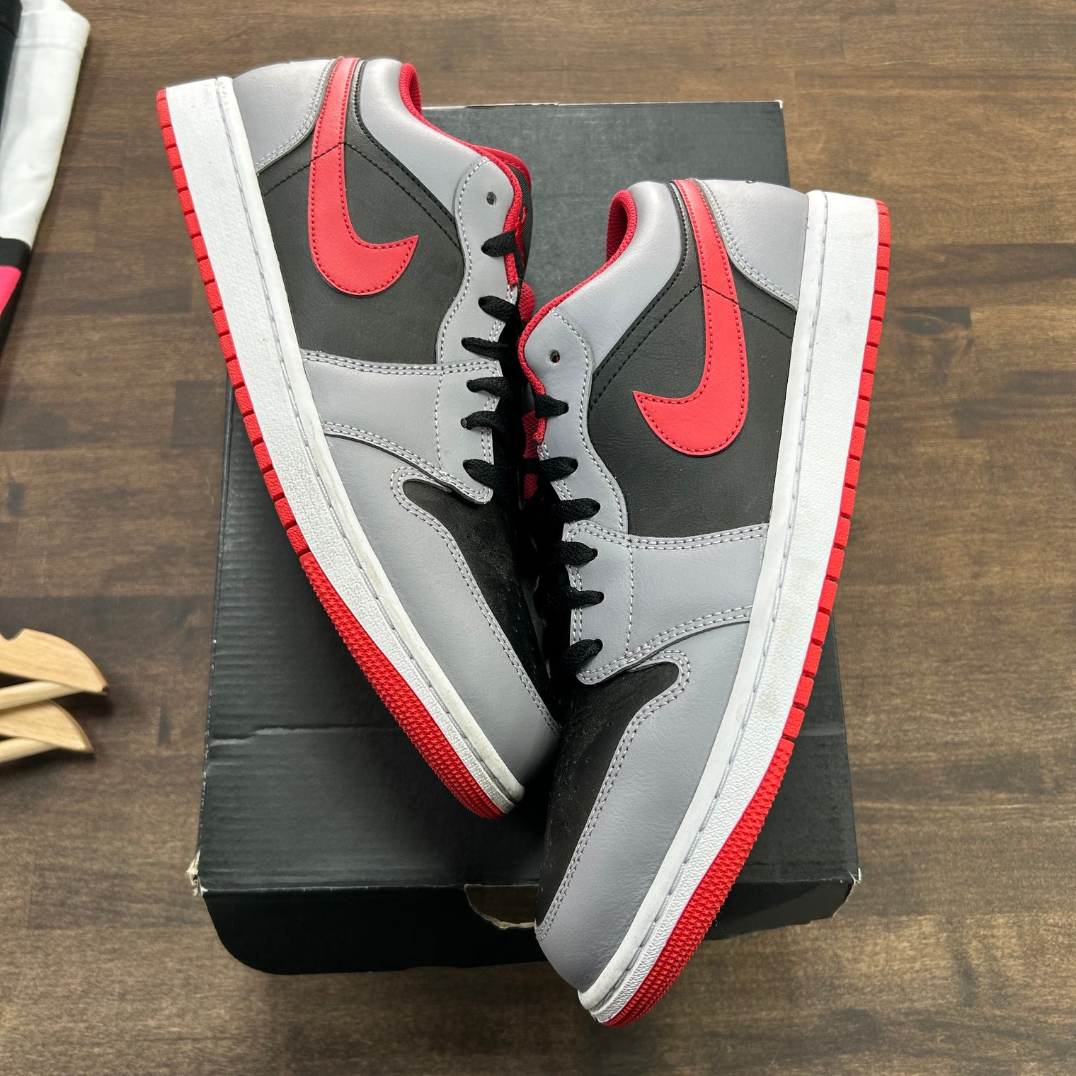 Black Light Smoke Grey Gym Red Jordan 1 Low (USED)