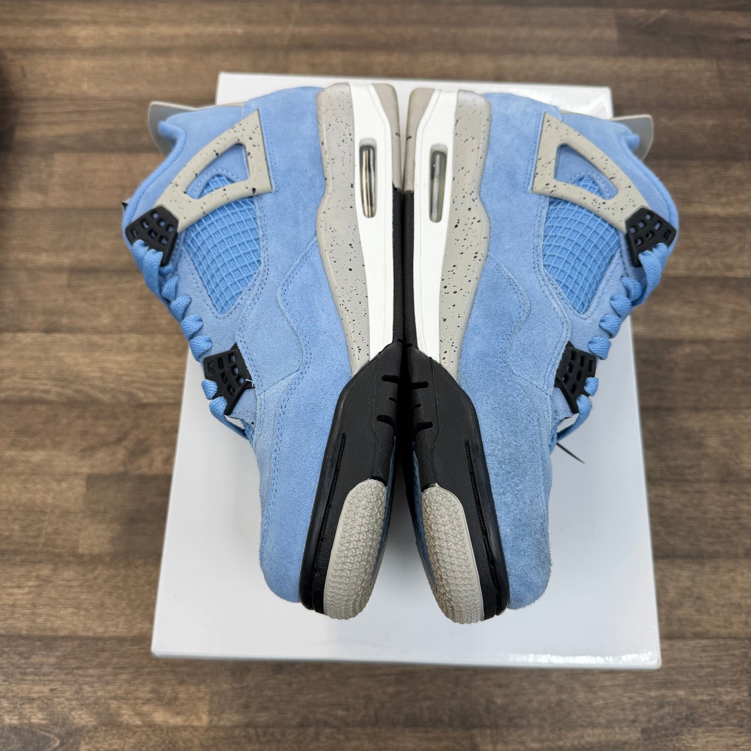 University Blue Jordan 4 Retro (USED)
