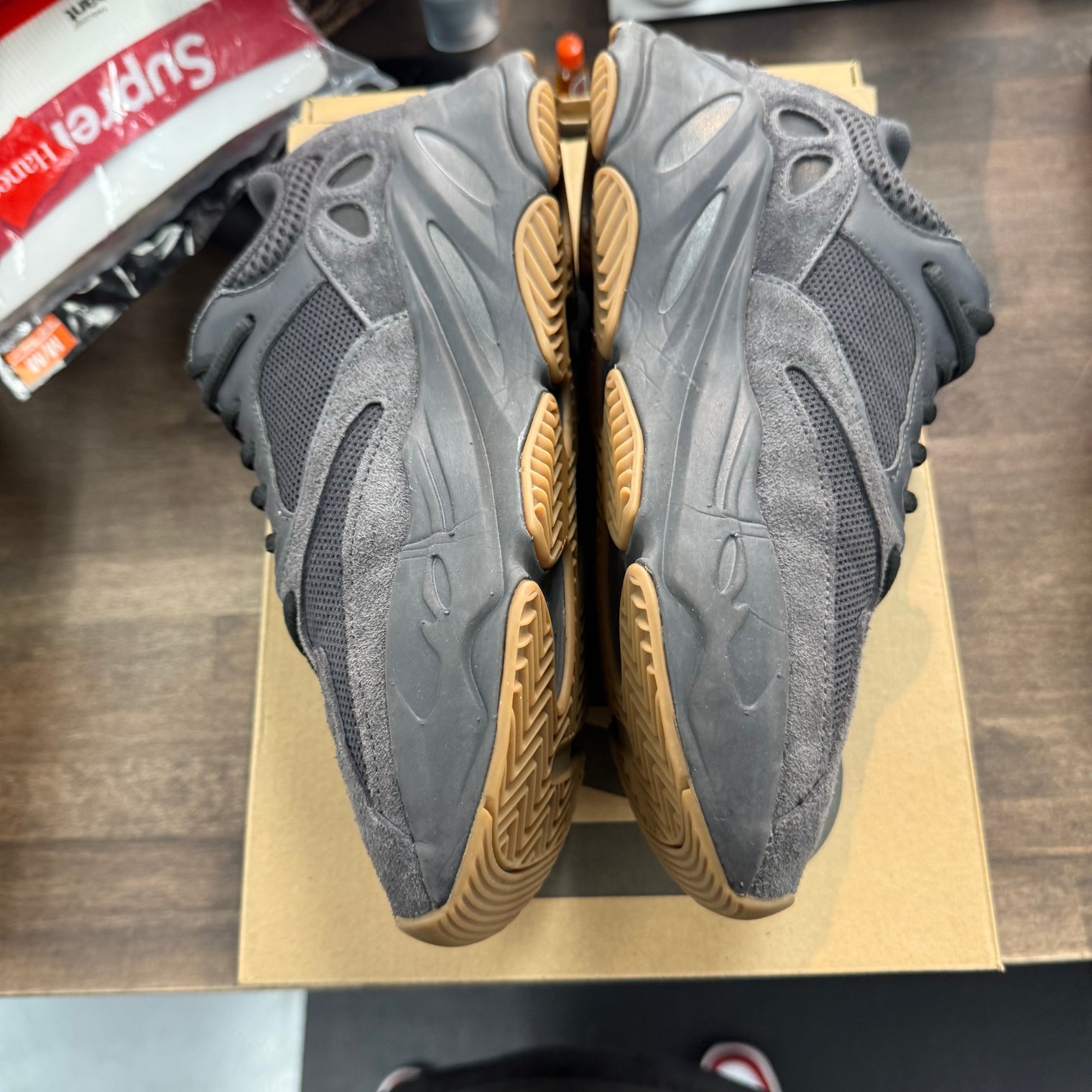 Utility Black Yeezy 700 (USED)