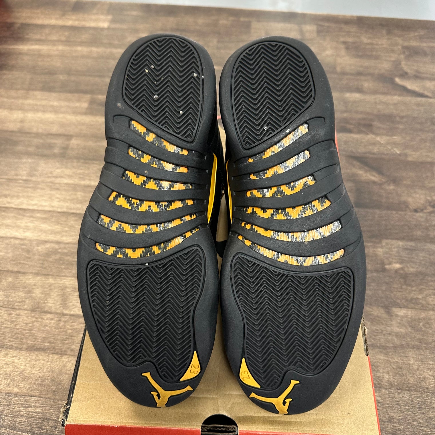 Air Jordan 12 Retro Black Taxi (Used)