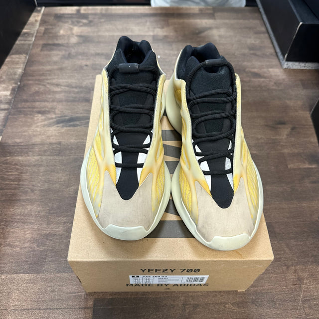 Mono Safflower adidas Yeezy 700 V3 (USED)