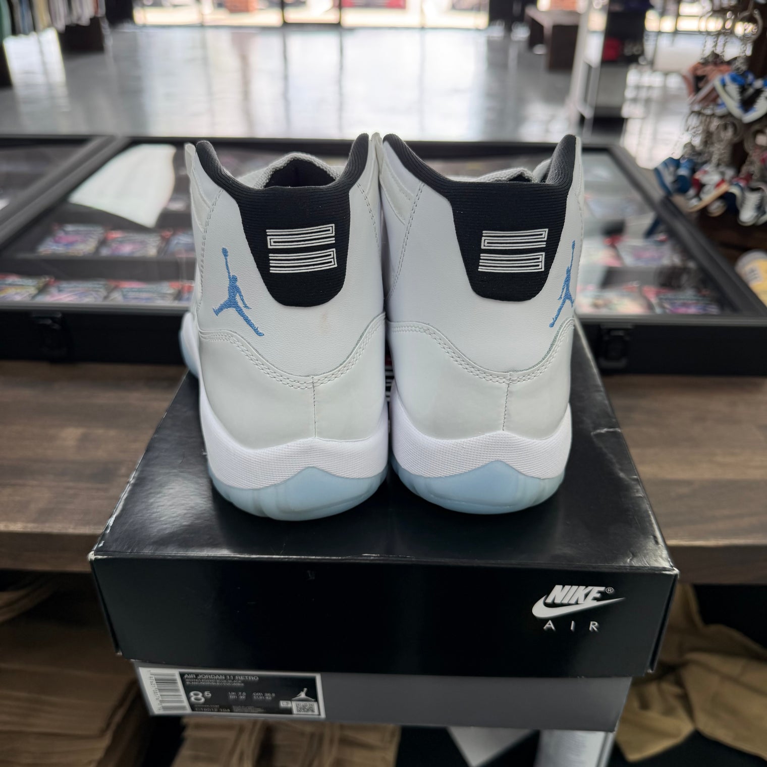 Legend Blue Jordan 11 Retro (USED)
