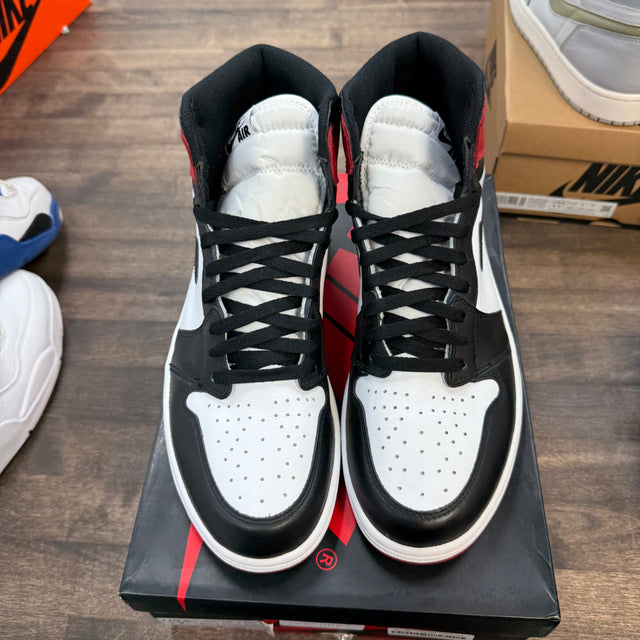 Black Toe Jordan 1 High OG (Lightly Worn)