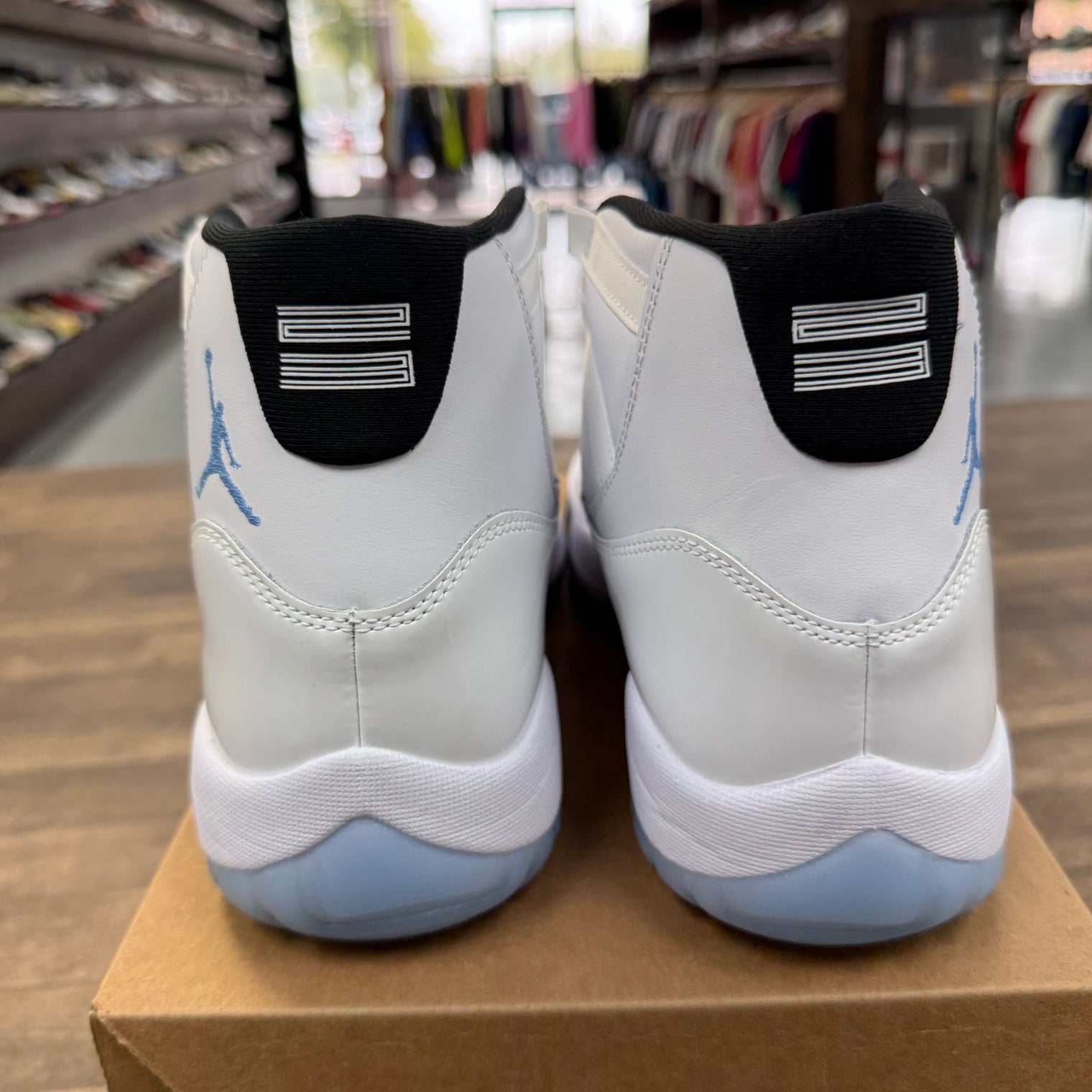 Legend Blue Jordan 11 (2024) (USED,No Box)