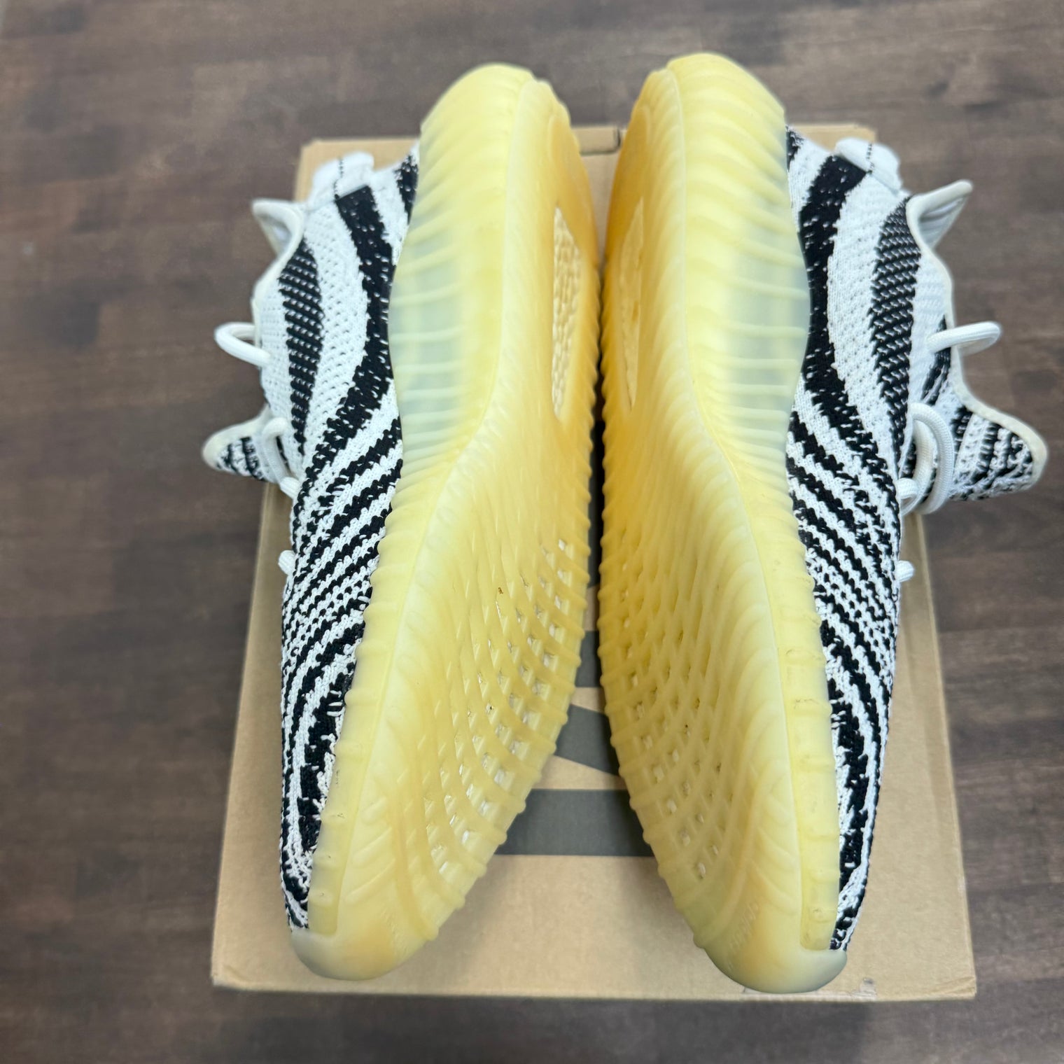 Zebra adidas Yeezy Boost 350 V2 (USED)