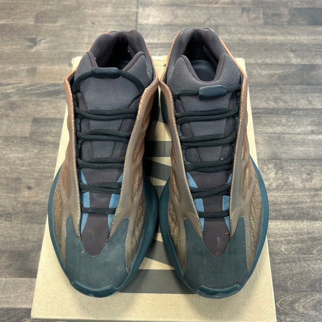 Copper Fade Yeezy 700 V3 (USED)
