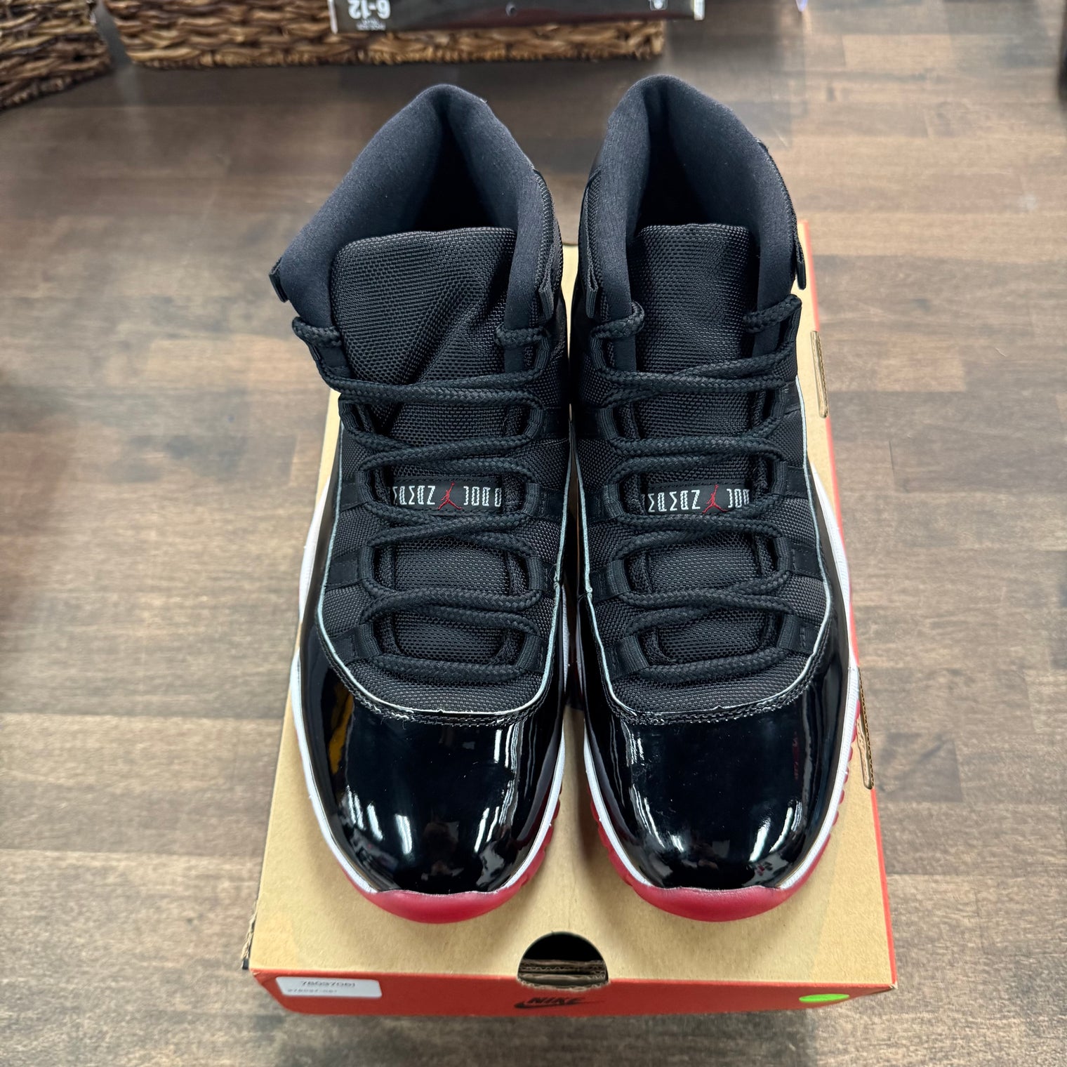 Playoffs Bred Jordan 11 Retro (Lightly Worn)