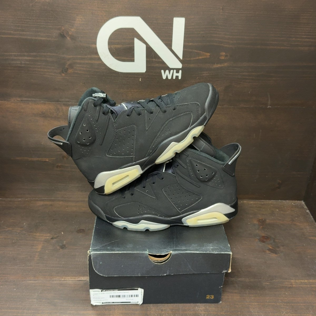Jordan 6 Retro Chrome Size 9 (Pre-Owned) - Image 1