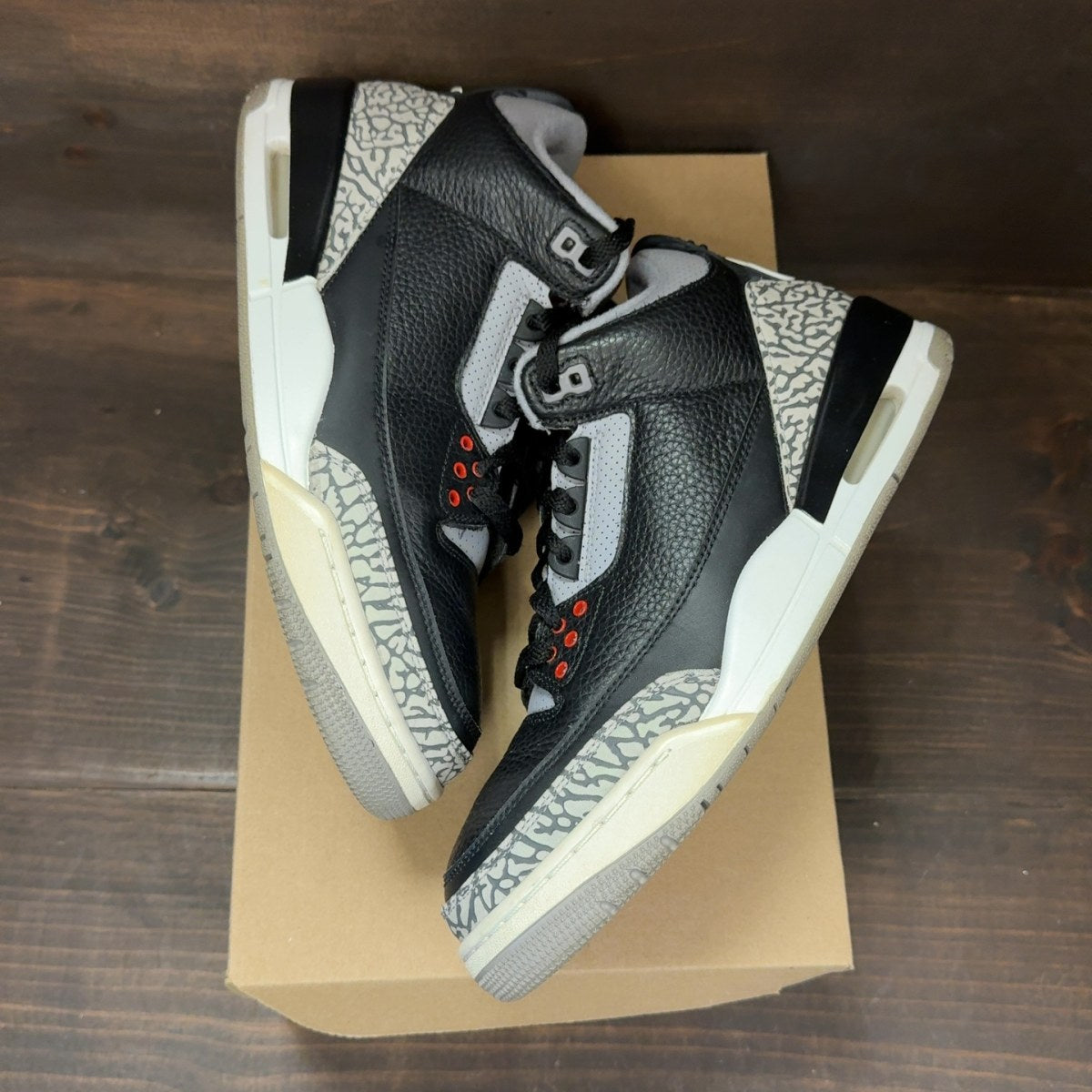 Jordan 3 Retro Black Cement (2018) Size 9.5 (Pre-Owned) - Image 2