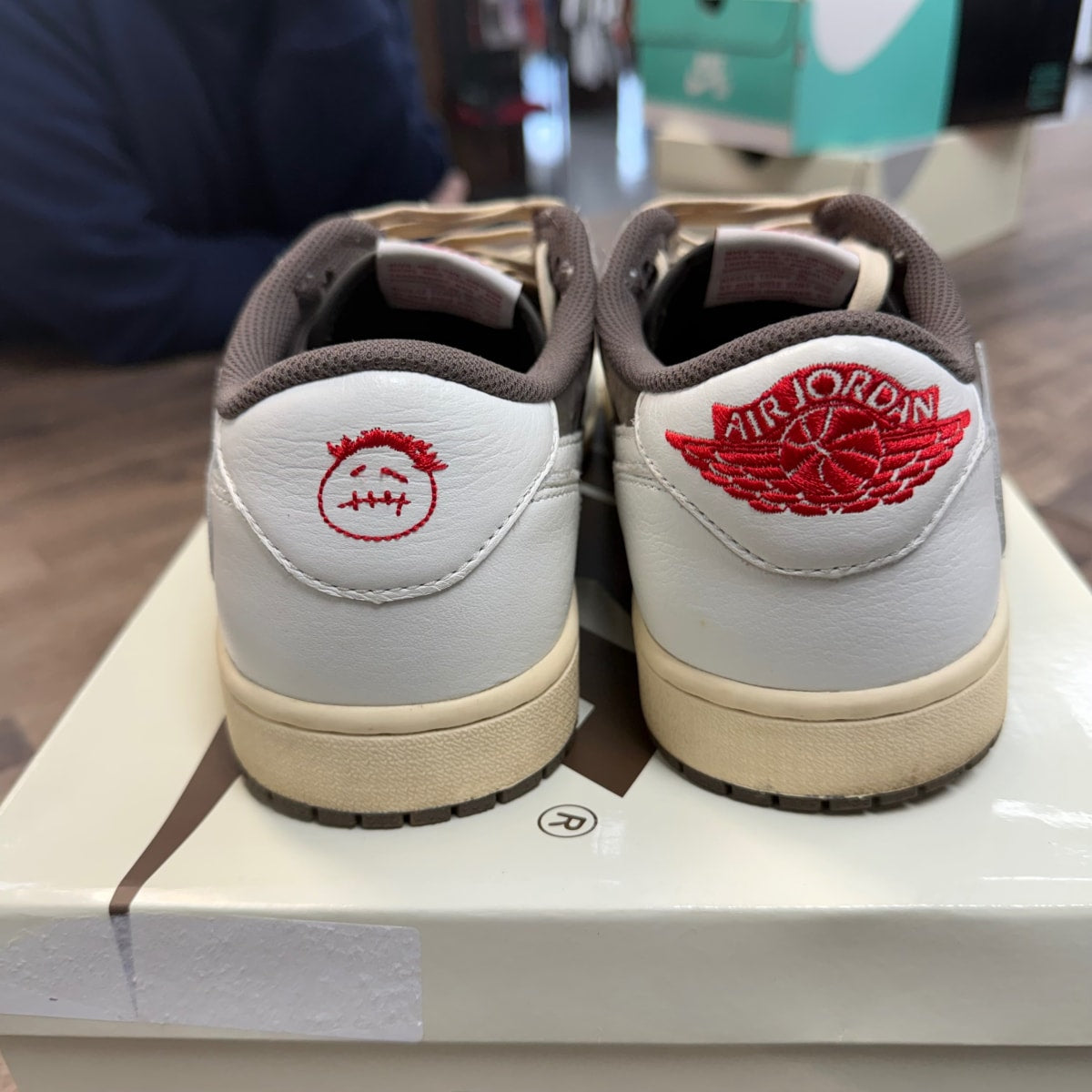 Jordan 1 Retro Low OG SP Travis Scott Reverse Mocha - Image 4