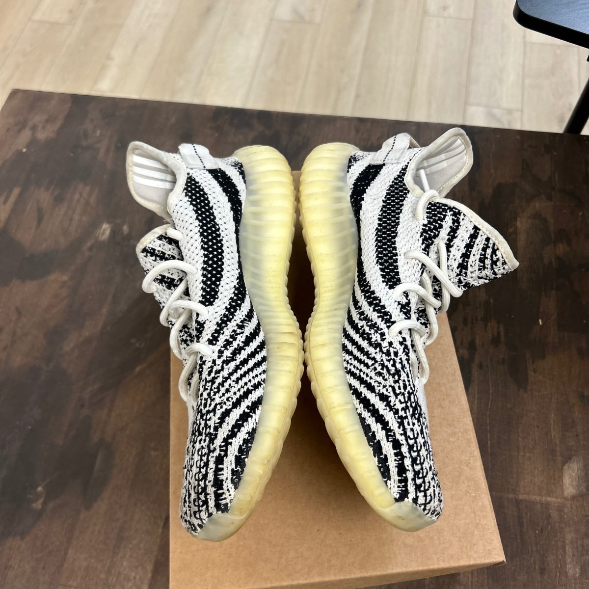 adidas Yeezy Boost 350 V2 Zebra Size 10 (Pre-Owned) - Image 3