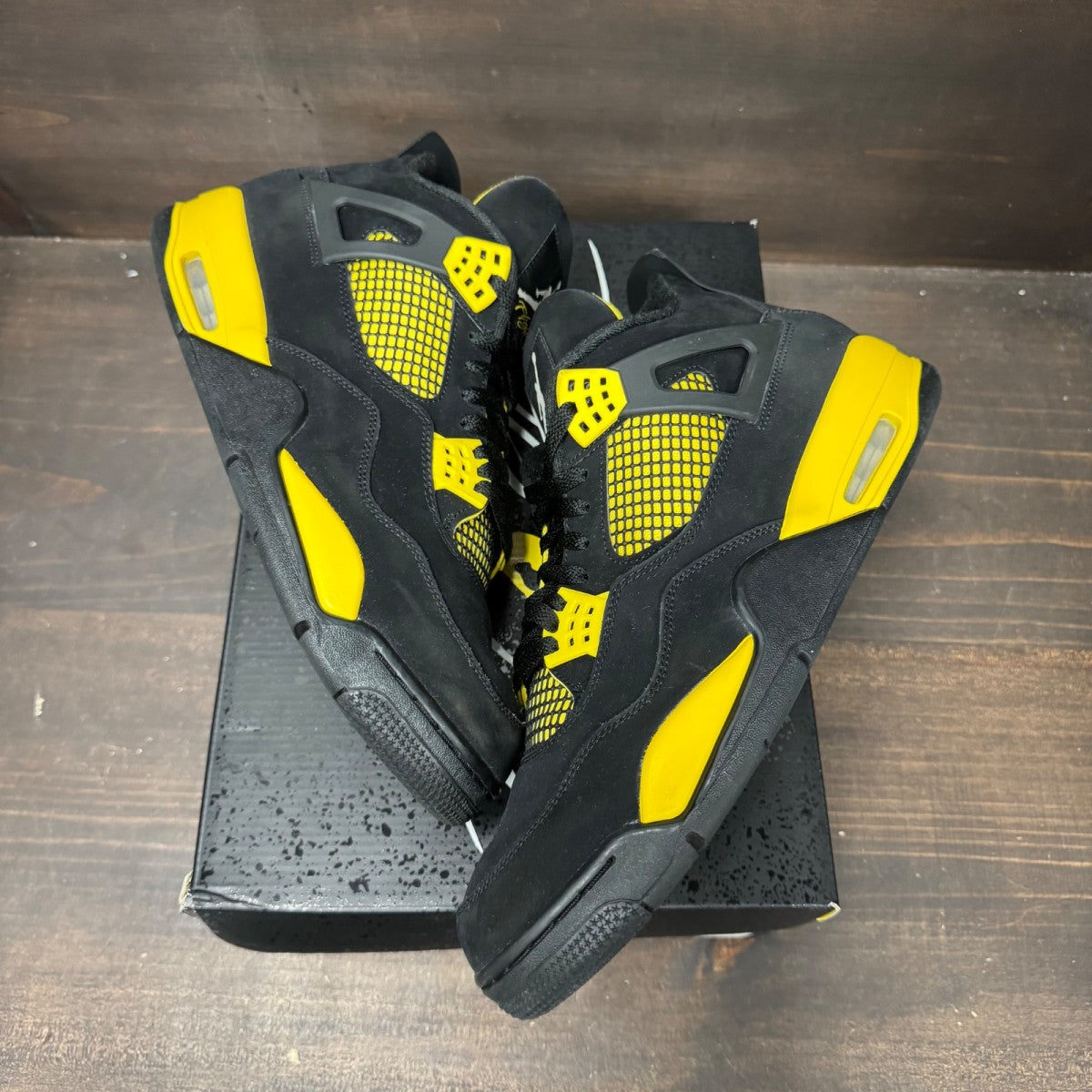 Jordan 4 Retro Thunder (2023) - Image 2