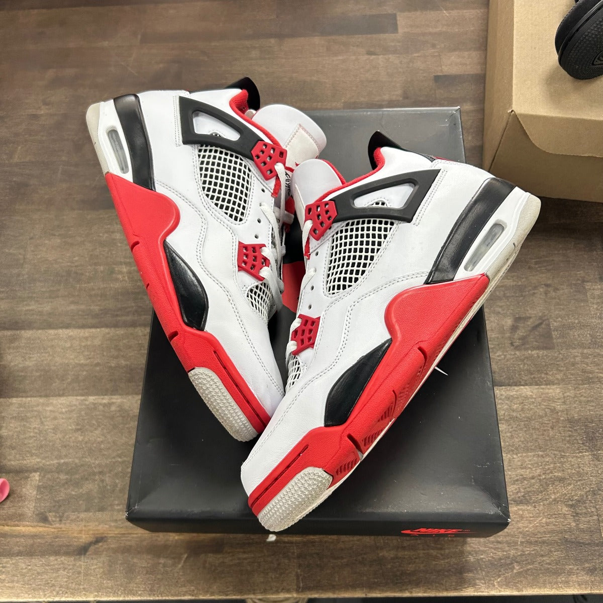 Jordan 4 Retro Fire Red (2020) - Image 1