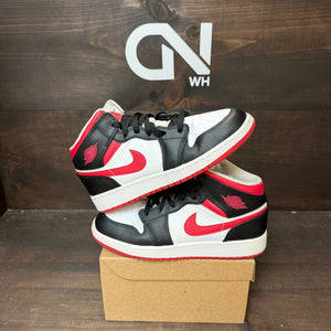Jordan 1 Mid Very Berry (GS) Size 6.5Y (Pre-Owned) - Image 1