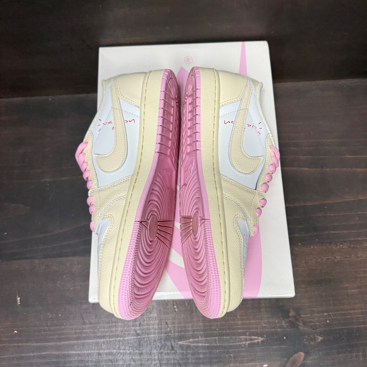 Jordan 1 Retro Low OG SP Travis Scott Shy Pink Size 9.5 (Pre-Owned) - side