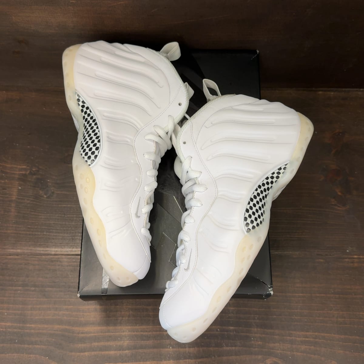 Nike Air Foamposite One Triple White Size 10.5 (Pre-Owned) - back