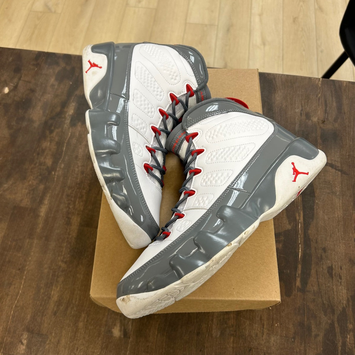 Jordan 9 Retro Fire Red Size 10 (Pre-Owned) - Image 1