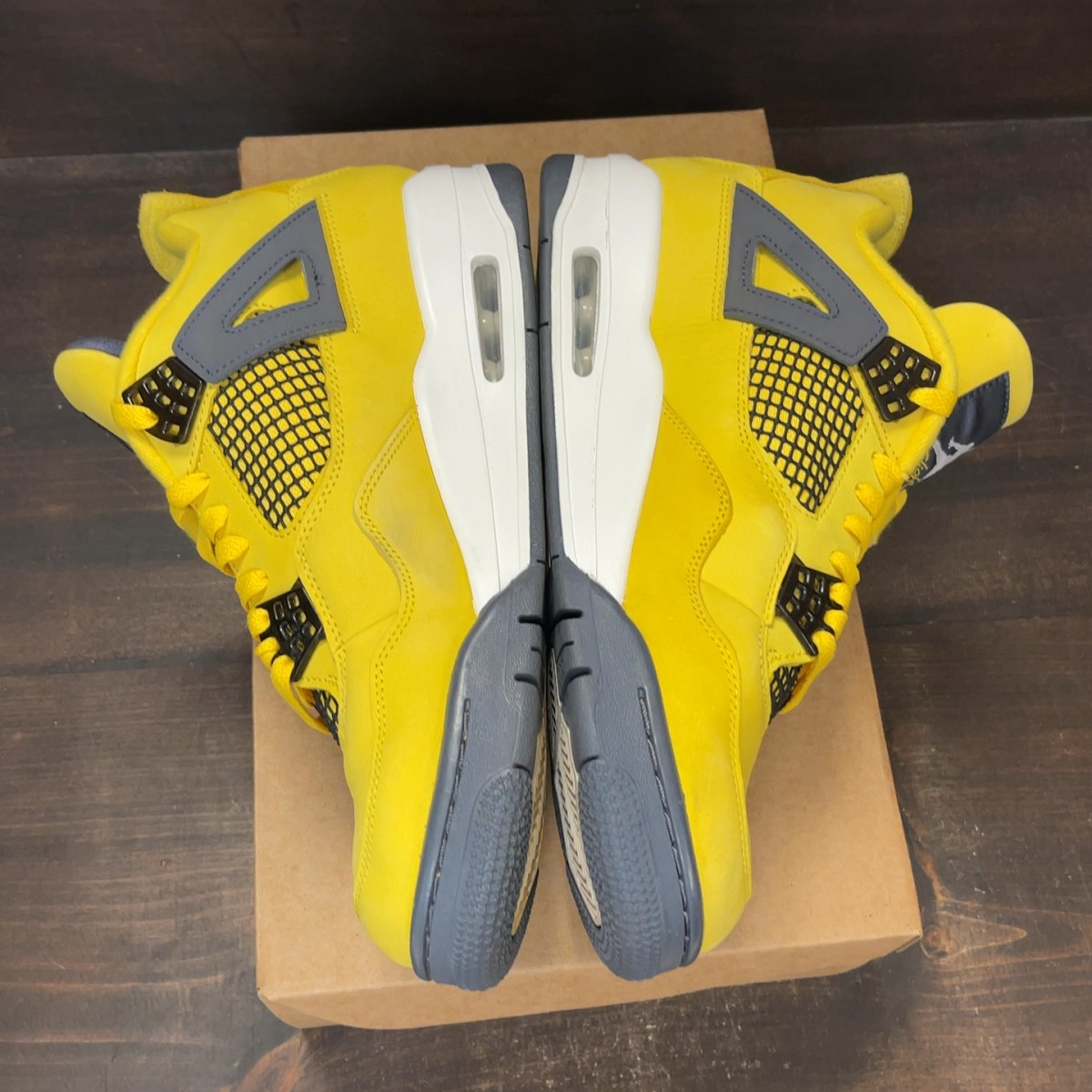 Jordan 4 Retro Lightning (2021) Size 10.5 (Pre-Owned) - Image 4